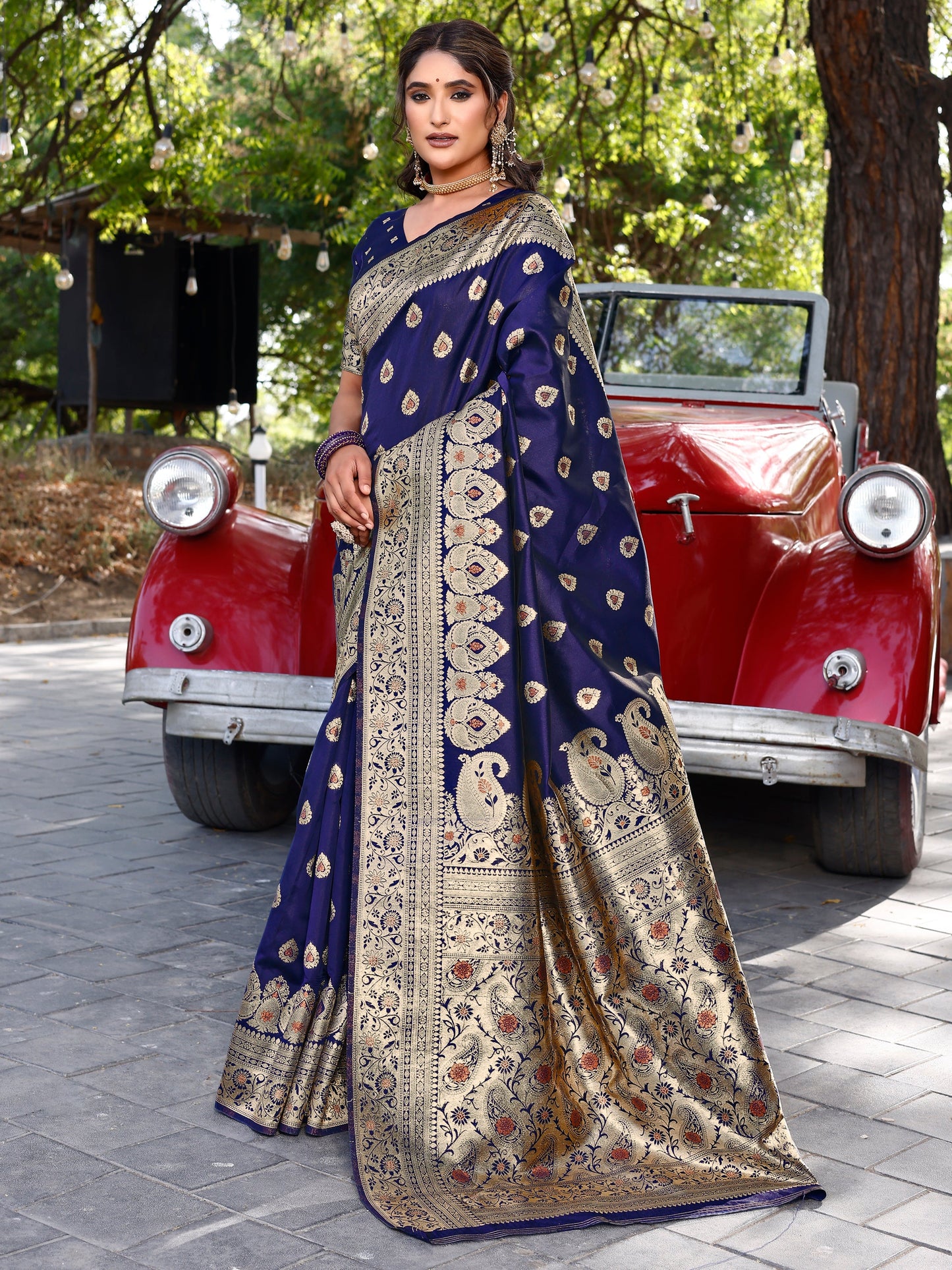 Majestic Magnificence Navy Blue and Coral Silk Saree with Intricate Zari Work