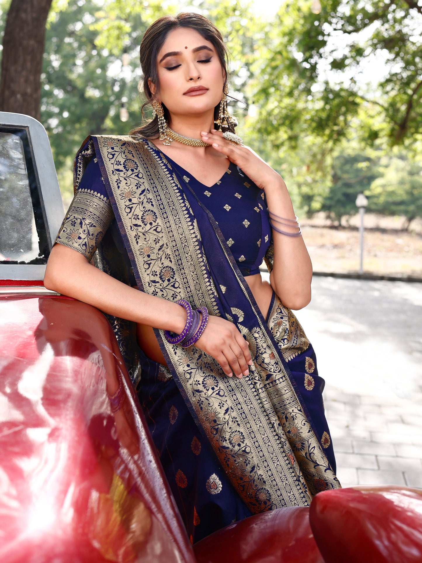 Majestic Magnificence Navy Blue and Coral Silk Saree with Intricate Zari Work