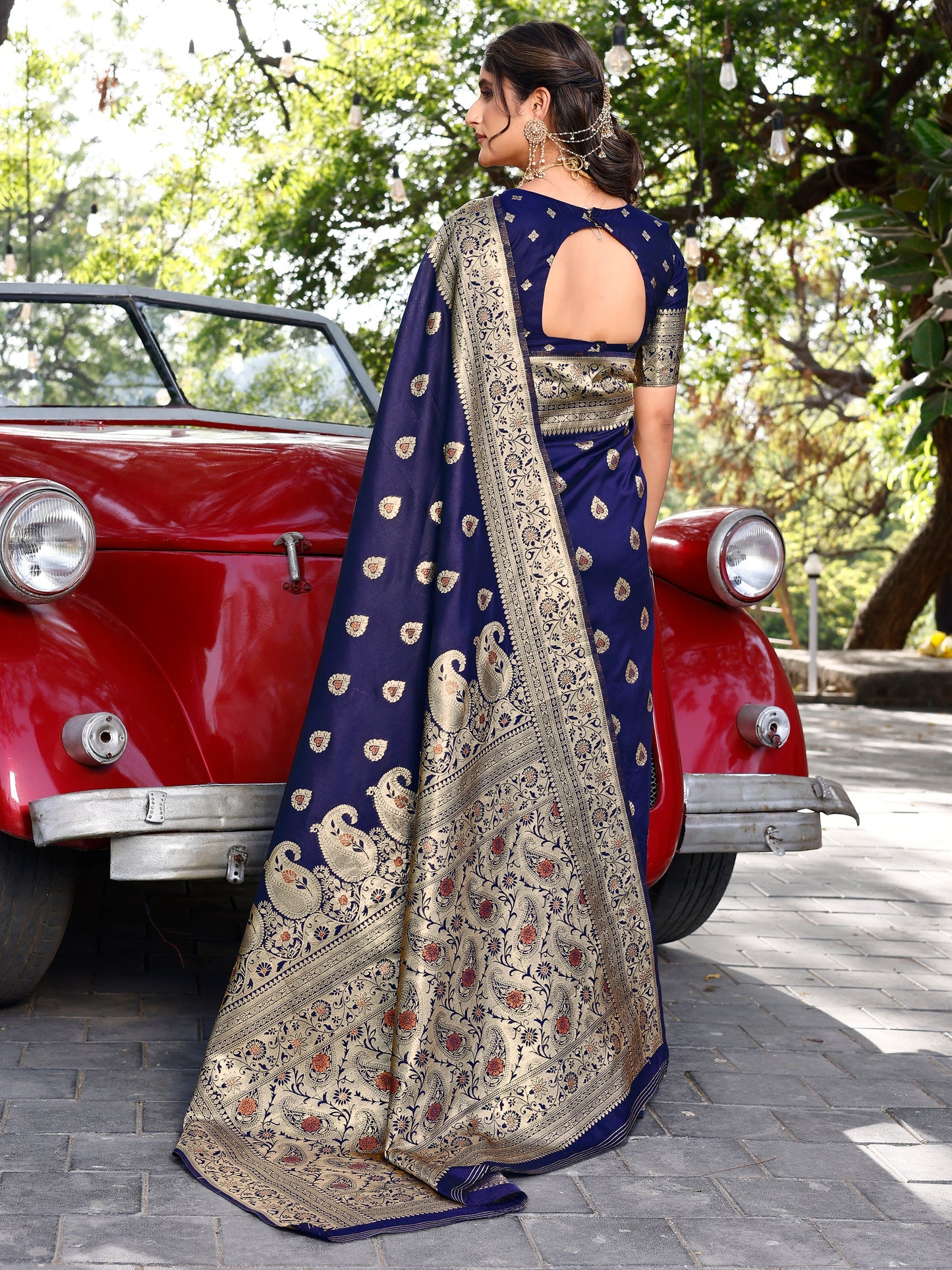Majestic Magnificence Navy Blue and Coral Silk Saree with Intricate Zari Work