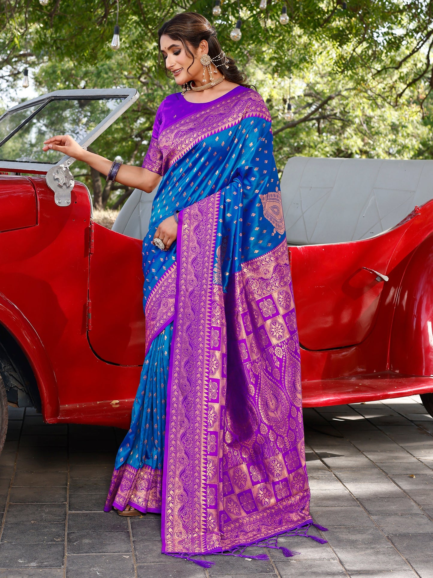 Excellent Sea Blue and Coral Silk Saree with Intricate Zari Work