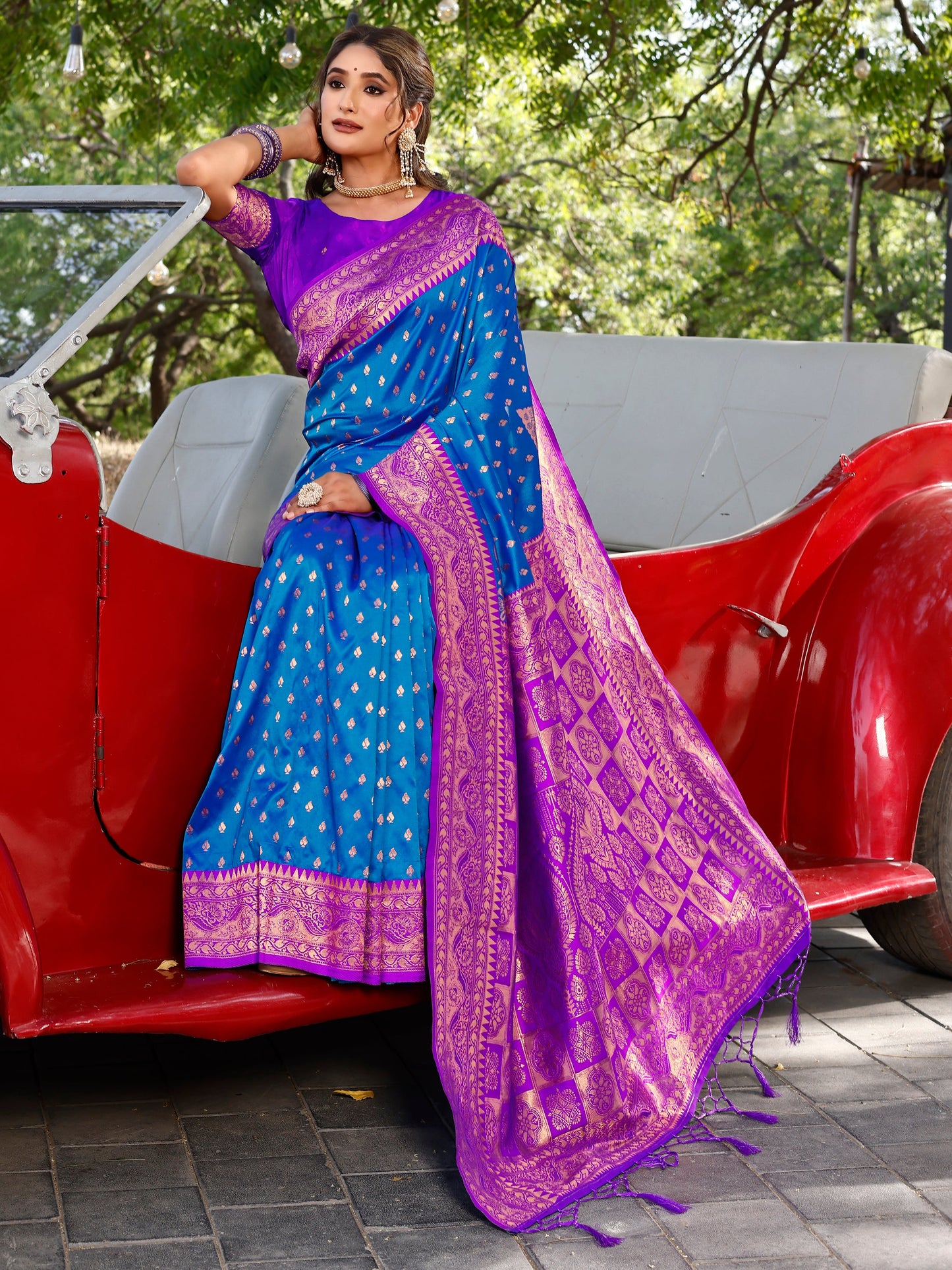 Excellent Sea Blue and Coral Silk Saree with Intricate Zari Work