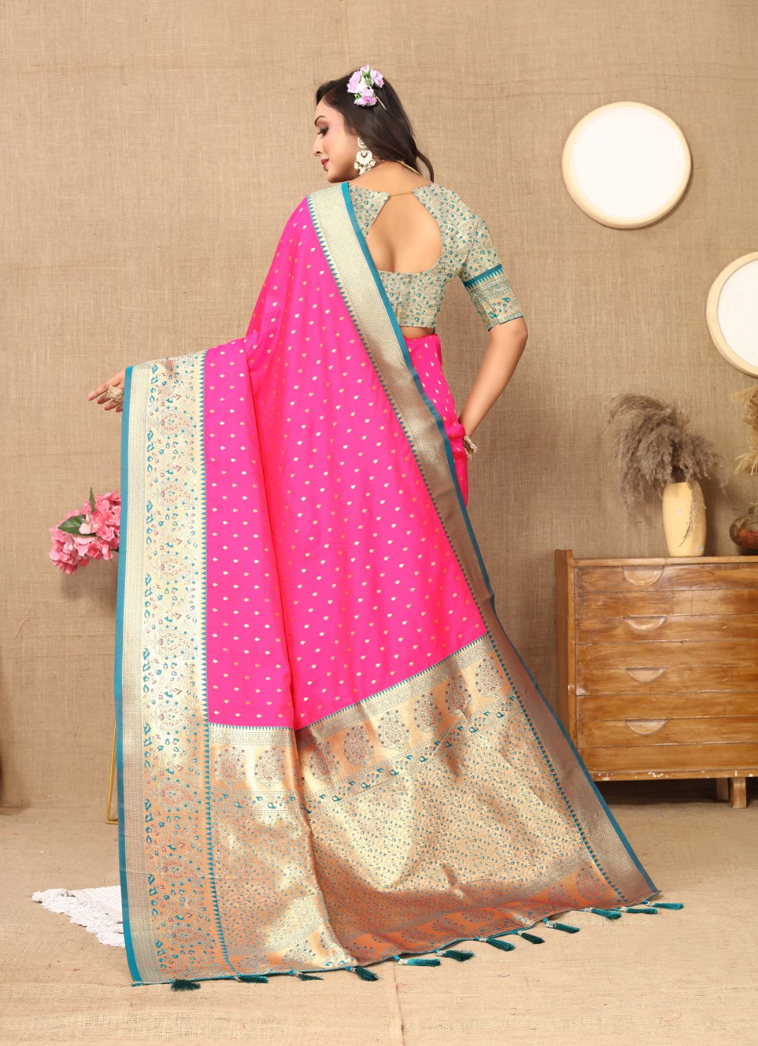 Pink Color Exclusive Soft Silk Zari Woven Work With Rich Pallu and Contrast Border With Tessels Women's Saree with Unstiched Blouse Pieces.