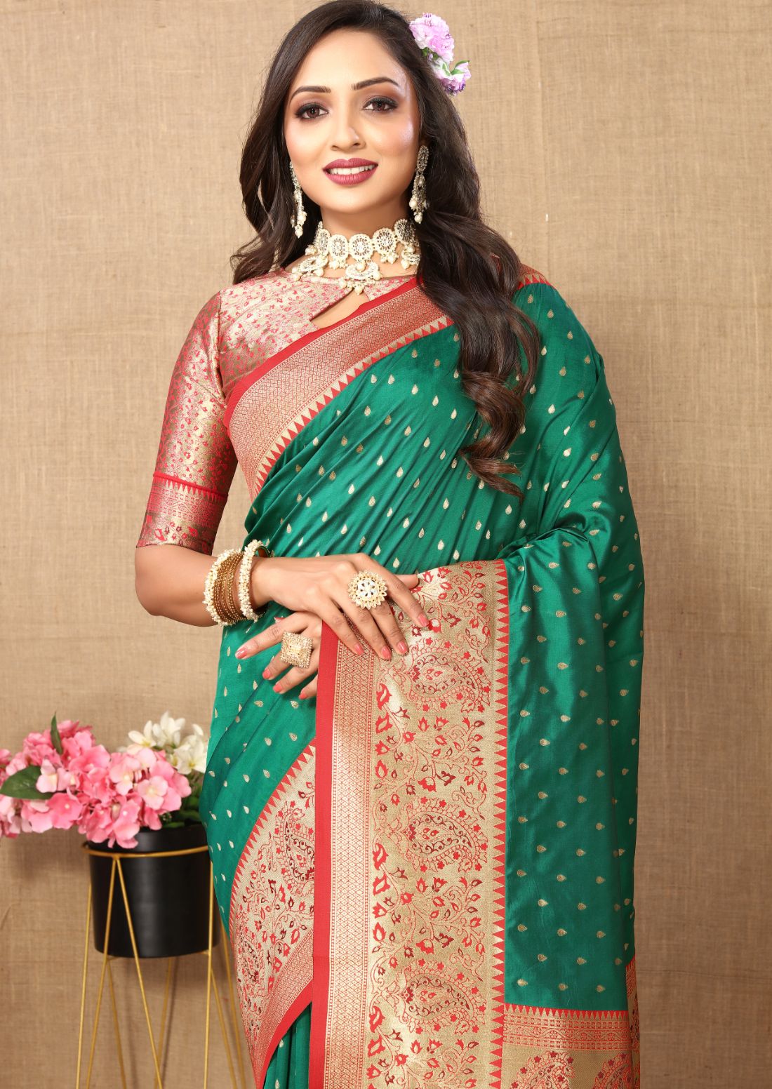 Dark Green Color Exclusive Soft Silk Zari Woven Work With Rich Pallu and Contrast Border With Tessels Women's Saree with Unstiched Blouse Pieces.