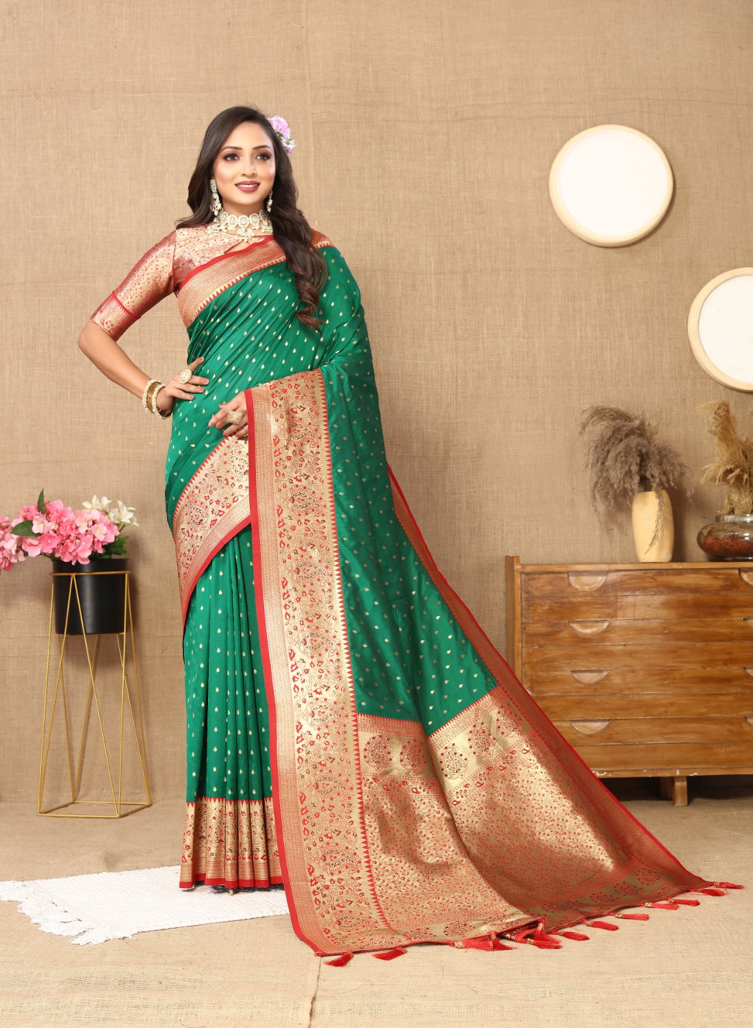 Dark Green Color Exclusive Soft Silk Zari Woven Work With Rich Pallu and Contrast Border With Tessels Women's Saree with Unstiched Blouse Pieces.