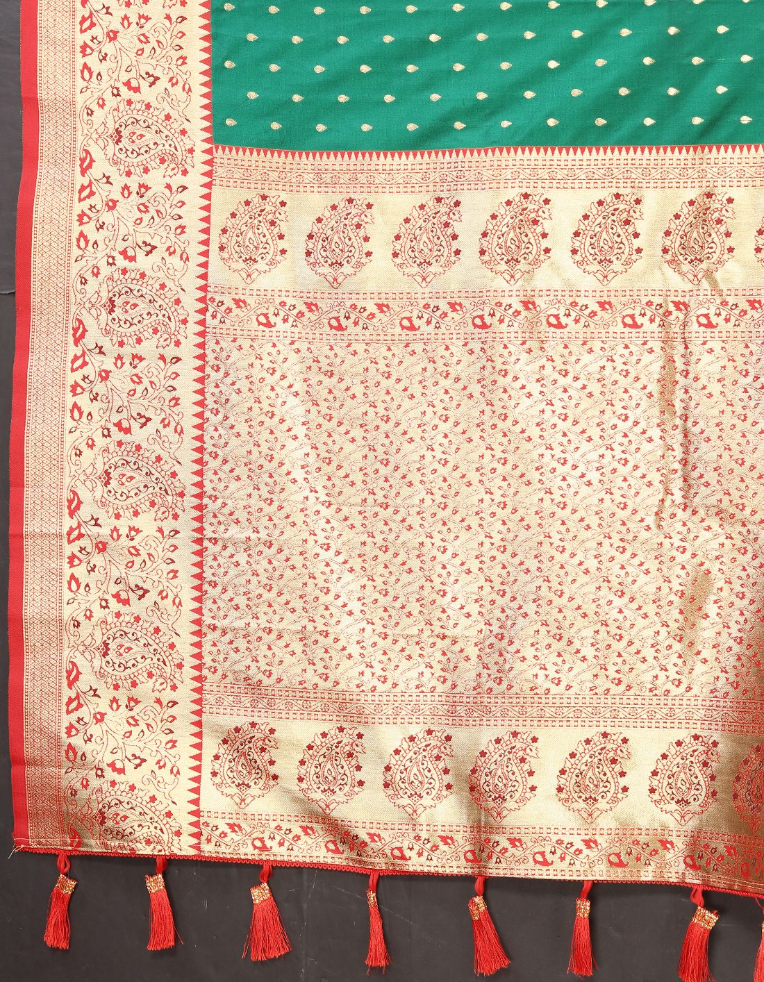 Dark Green Color Exclusive Soft Silk Zari Woven Work With Rich Pallu and Contrast Border With Tessels Women's Saree with Unstiched Blouse Pieces.