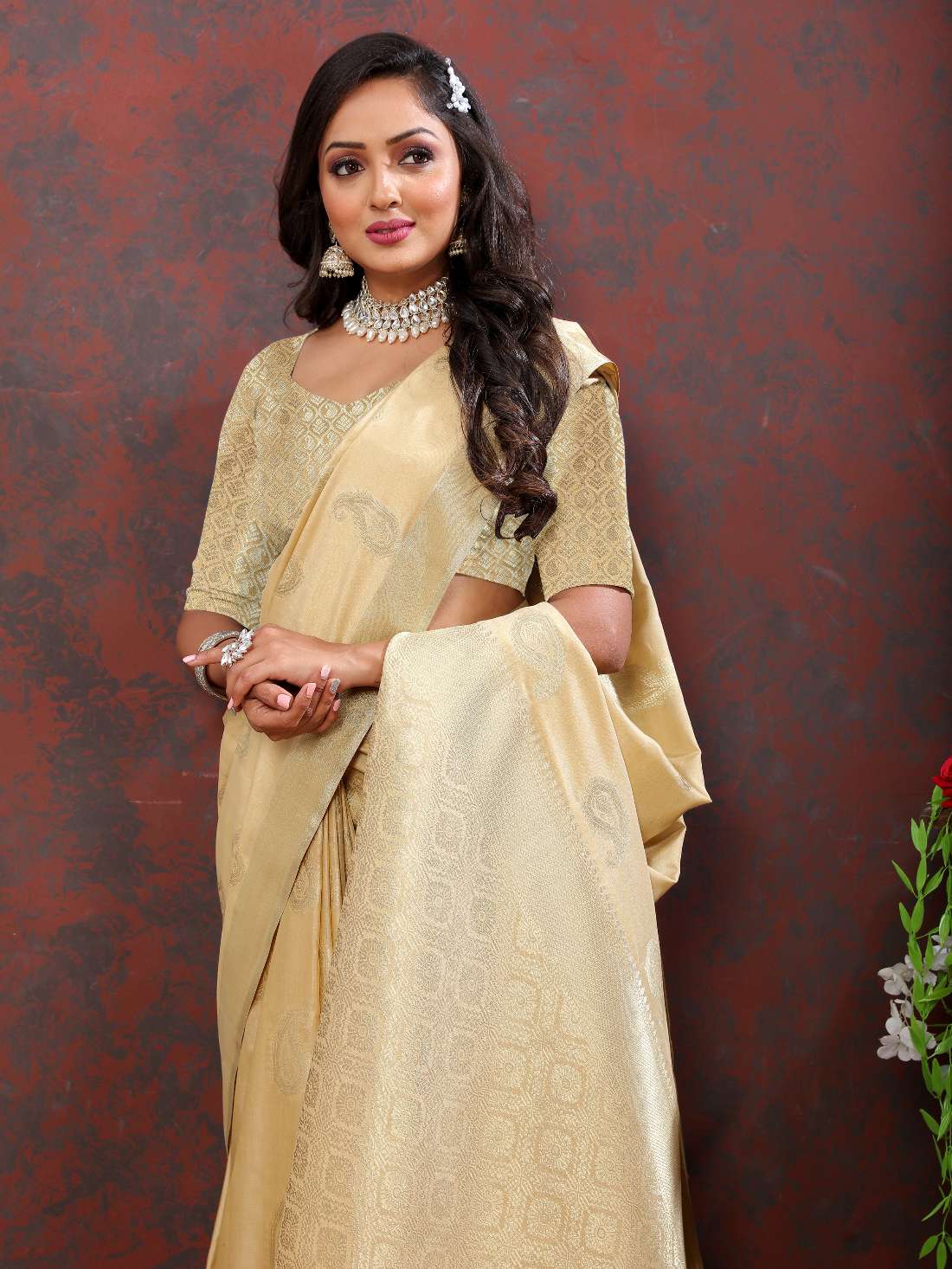 Cream Soft Cotton Silk Saree With Zari Weawing Design And Rich Zari Weawing Pallu With Contrast Border & Tessels Attach In Pallu With Unstiched Blouse Pieces.