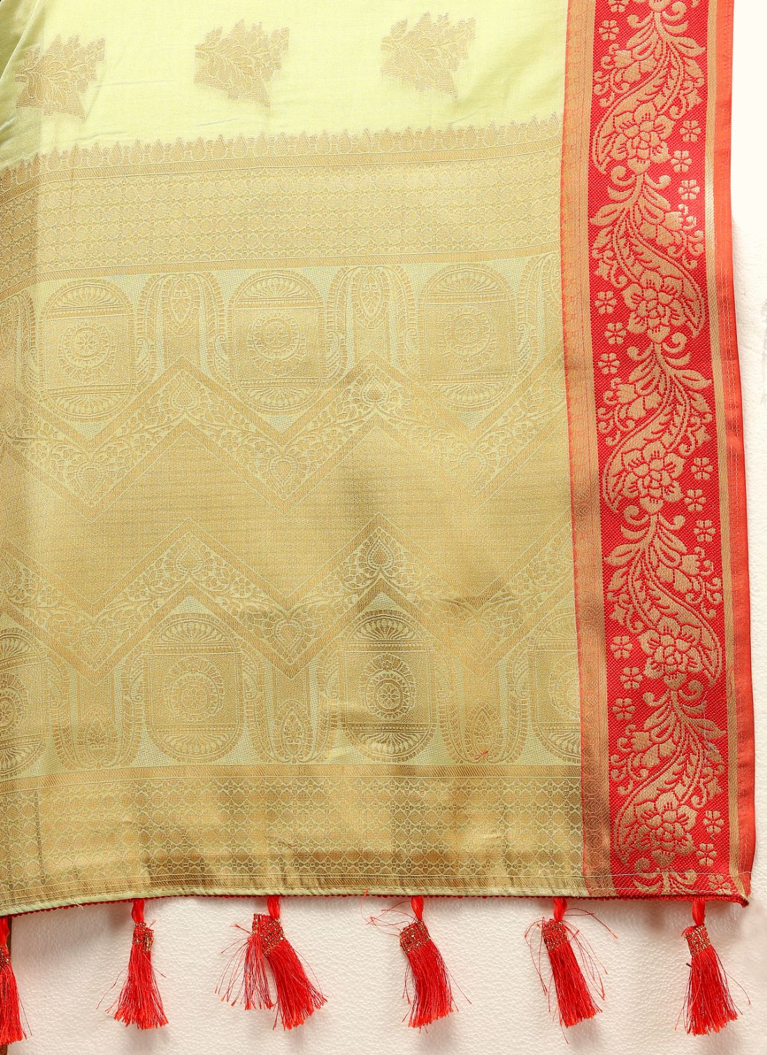 Light Green Soft Cotton Silk Saree with Zari Weawing Design and Rich Zari Weawing Pallu with Contrast Border & Tessels attach in Pallu with Unstiched Blouse Pieces.