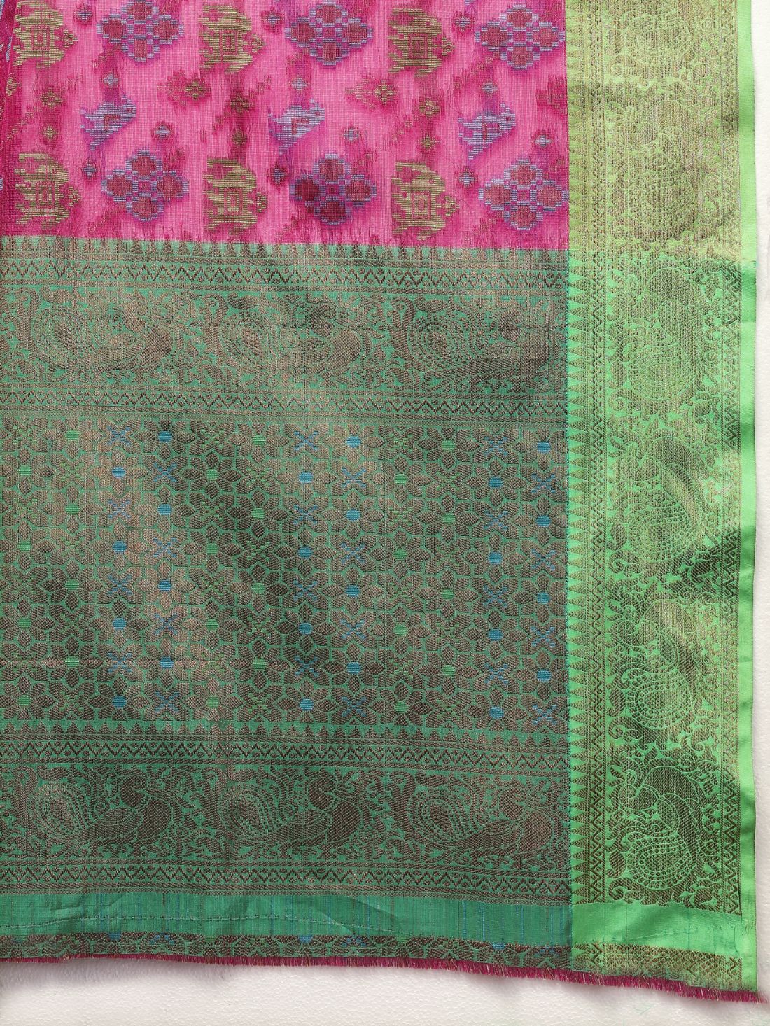 Pink Color Soft Cotton Silk Saree With Meenakari Weawing Design And Rich Zari Weawing Pallu And Contras Border With Unstiched Blouse Piease.
