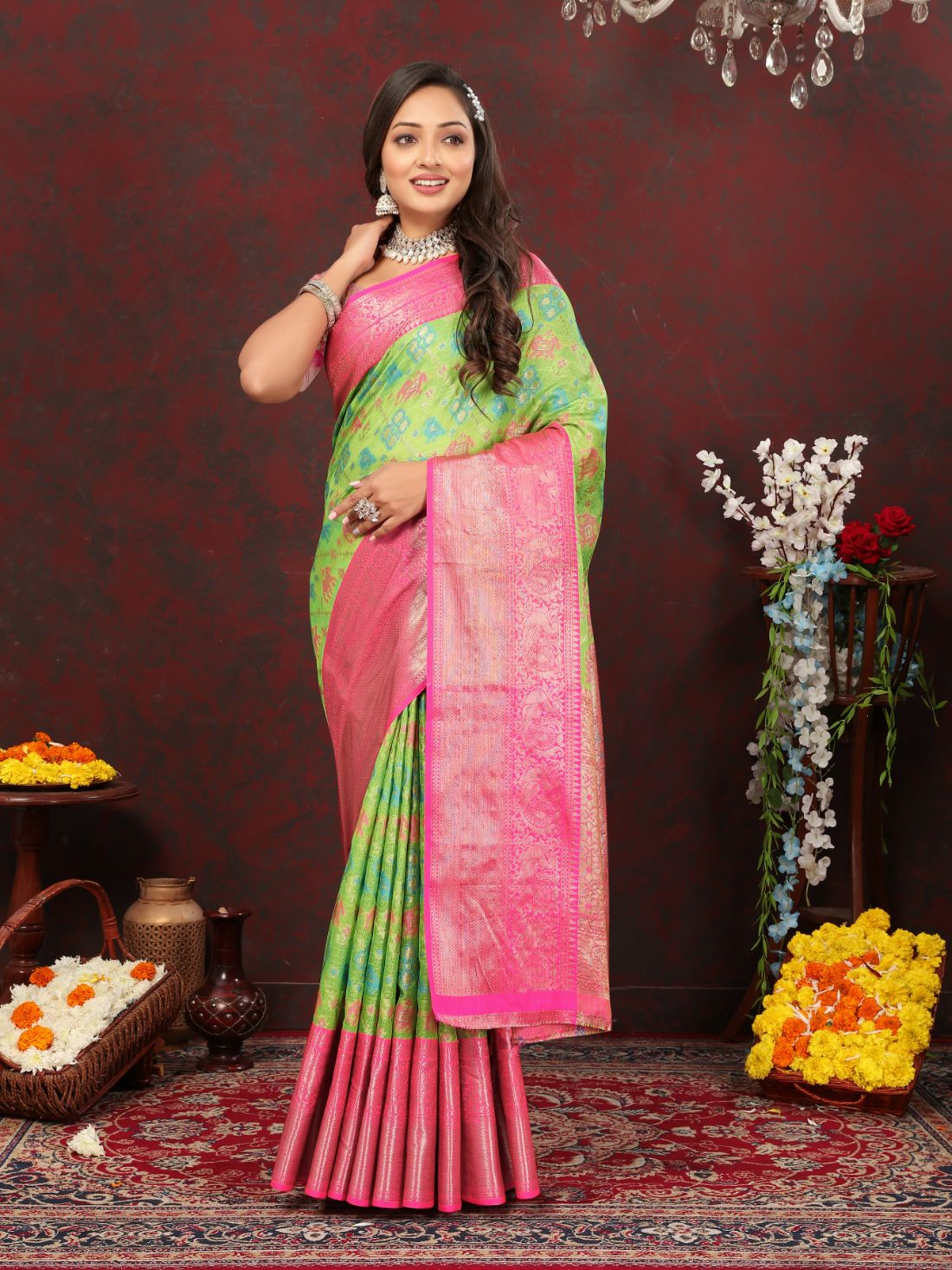 Light Green Color Soft Cotton Silk Saree With Meenakari Weawing Design And Rich Zari Weawing Pallu And Contras Border With Unstiched Blouse Piease.