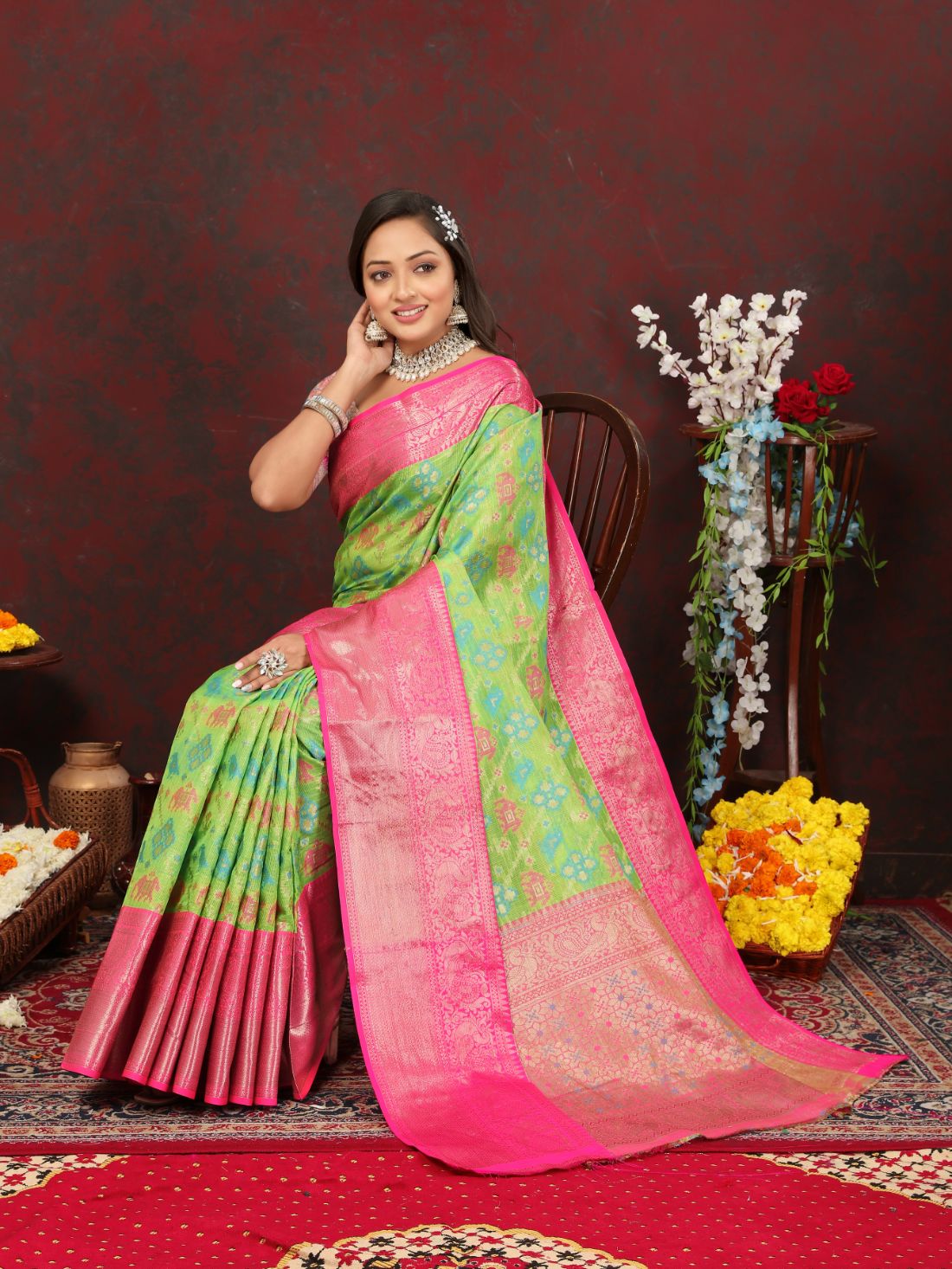 Light Green Color Soft Cotton Silk Saree With Meenakari Weawing Design And Rich Zari Weawing Pallu And Contras Border With Unstiched Blouse Piease.
