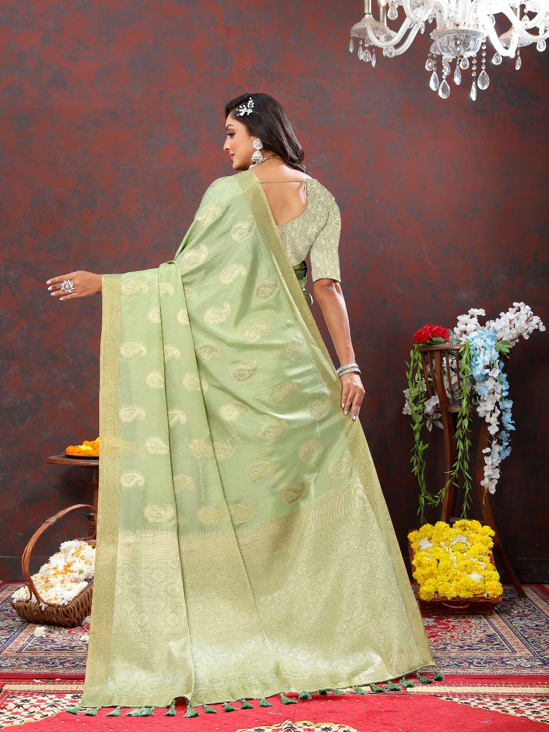 Light Green Soft Cotton Silk Saree With Zari Weawing Design And Rich Zari Weawing Pallu With Contrast Border & Tessels Attach In Pallu With Unstiched Blouse Pieces.