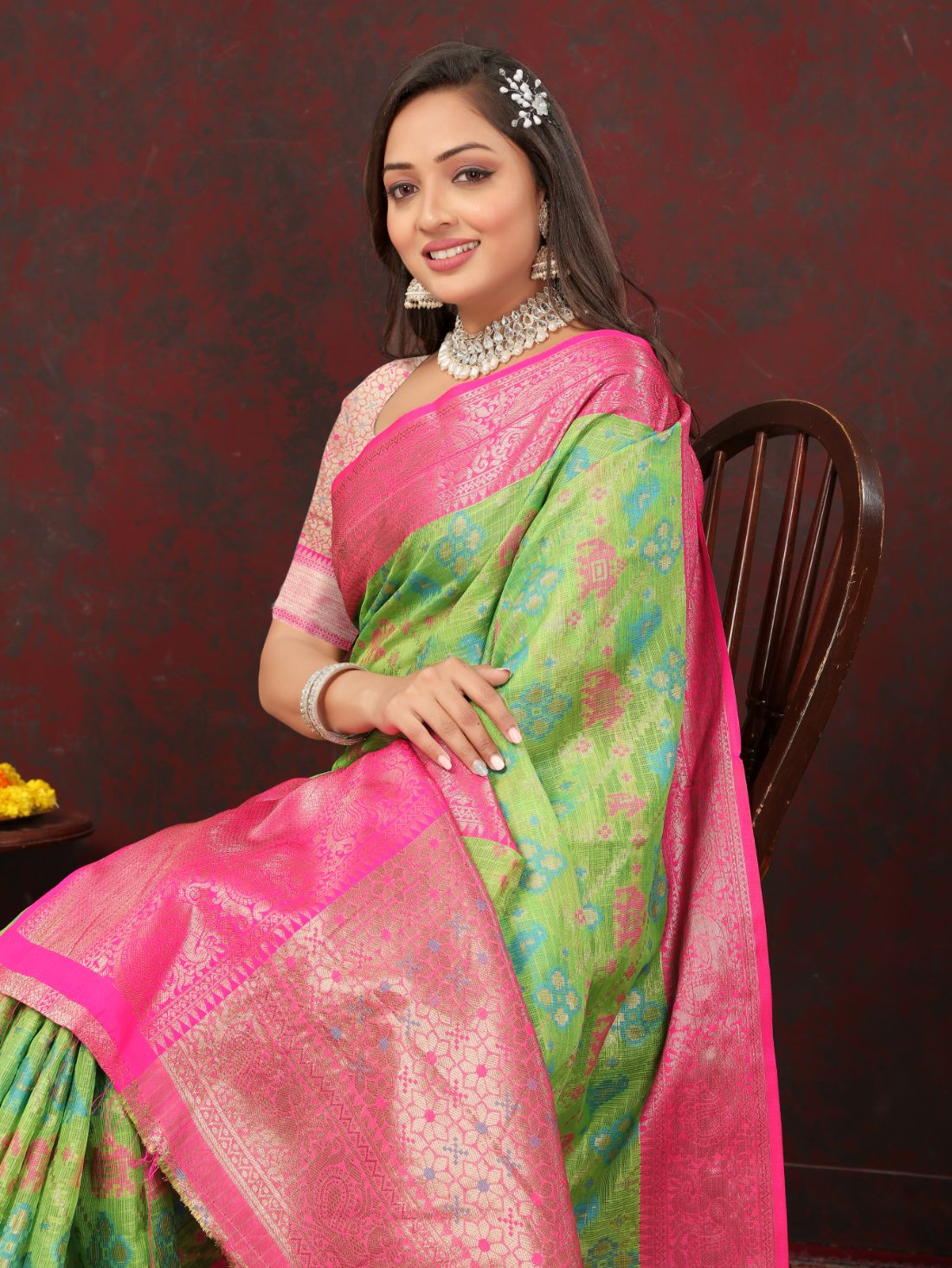 Light Green Color Soft Cotton Silk Saree With Meenakari Weawing Design And Rich Zari Weawing Pallu And Contras Border With Unstiched Blouse Piease.