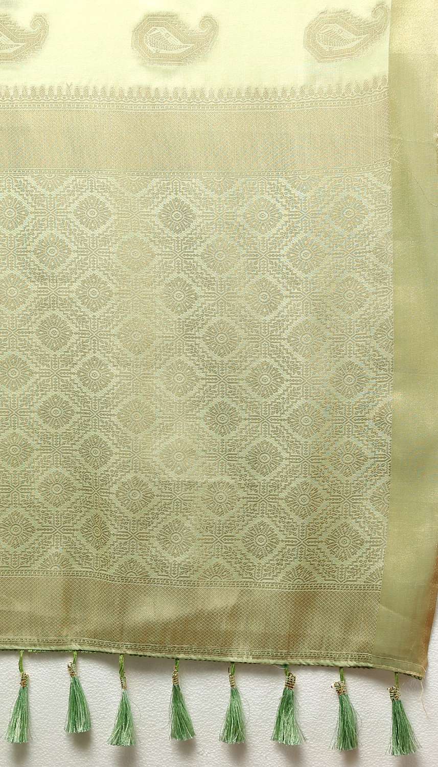 Light Green Soft Cotton Silk Saree With Zari Weawing Design And Rich Zari Weawing Pallu With Contrast Border & Tessels Attach In Pallu With Unstiched Blouse Pieces.