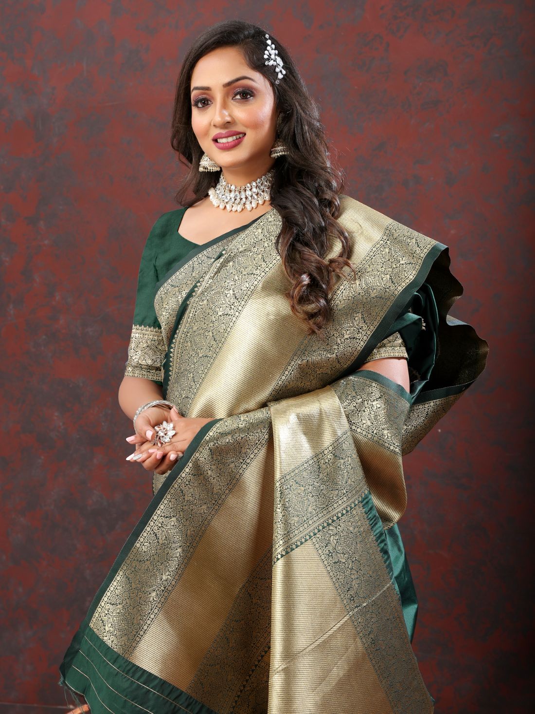Dark Green Color Exclusive Soft Silk Zari Woven Work With Rich Pallu and Contrast Border With Tessels Women's Saree with Unstiched Blouse Pieces.