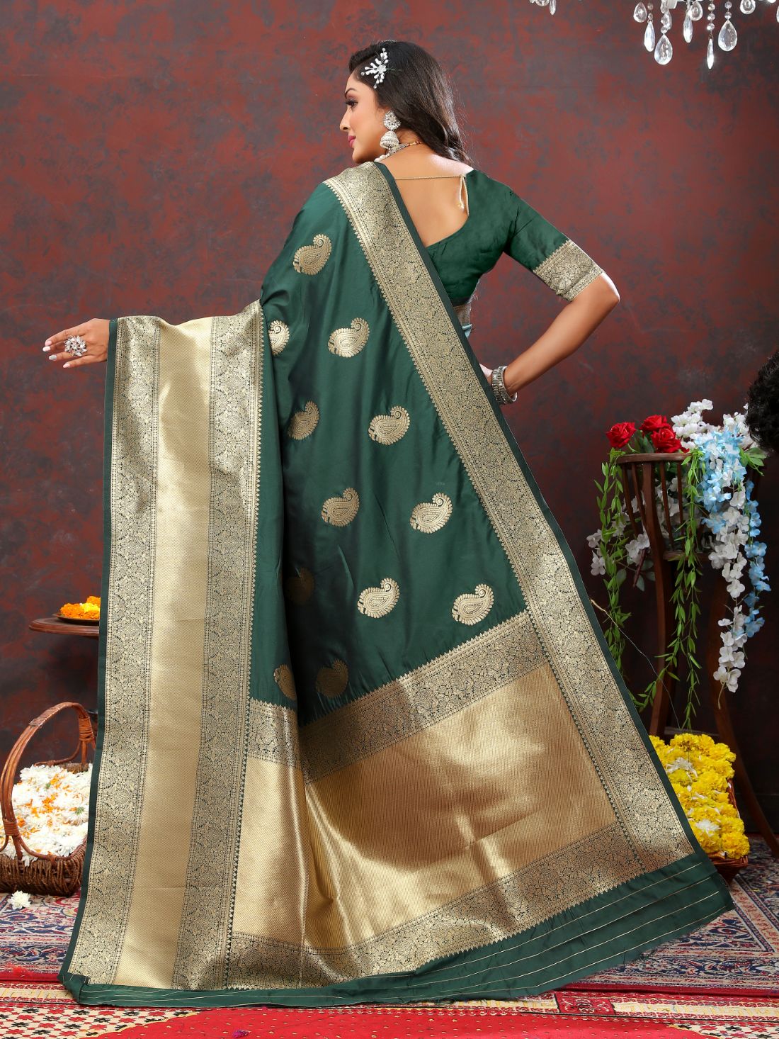 Dark Green Color Exclusive Soft Silk Zari Woven Work With Rich Pallu and Contrast Border With Tessels Women's Saree with Unstiched Blouse Pieces.