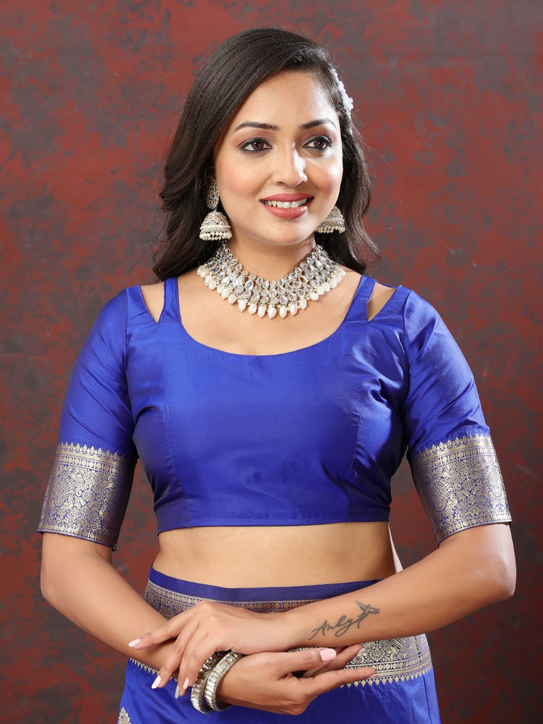 Royal Blue Color Exclusive Soft Silk Zari Woven Work With Rich Pallu and Contrast Border With Tessels Women's Saree with Unstiched Blouse Pieces.