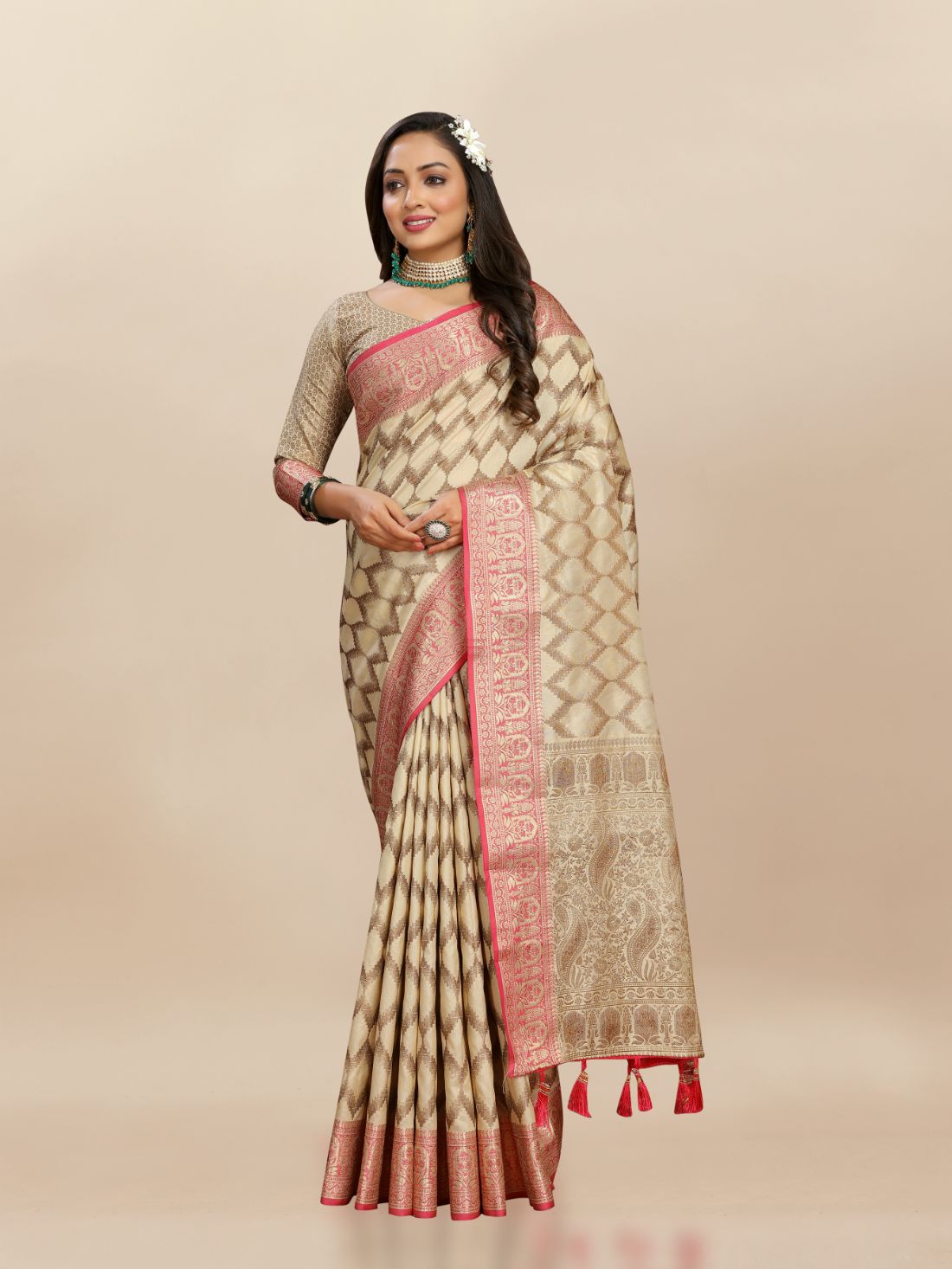 Cream Color Soft katan silk saree with copper zari weawing design and Rich Zari weawing Pallu with Unstiched Blouse piece.