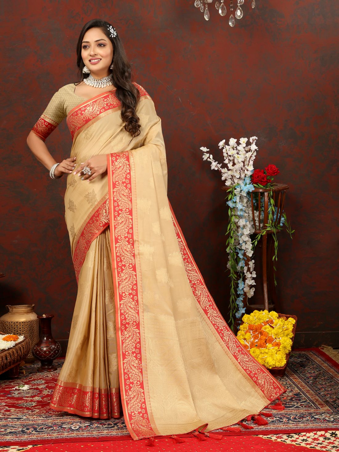 Cream Soft Cotton Silk Saree With Zari Weawing Design And Rich Zari Weawing Pallu With Contrast Border & Tessels Attach In Pallu With Unstiched Blouse Pieces.