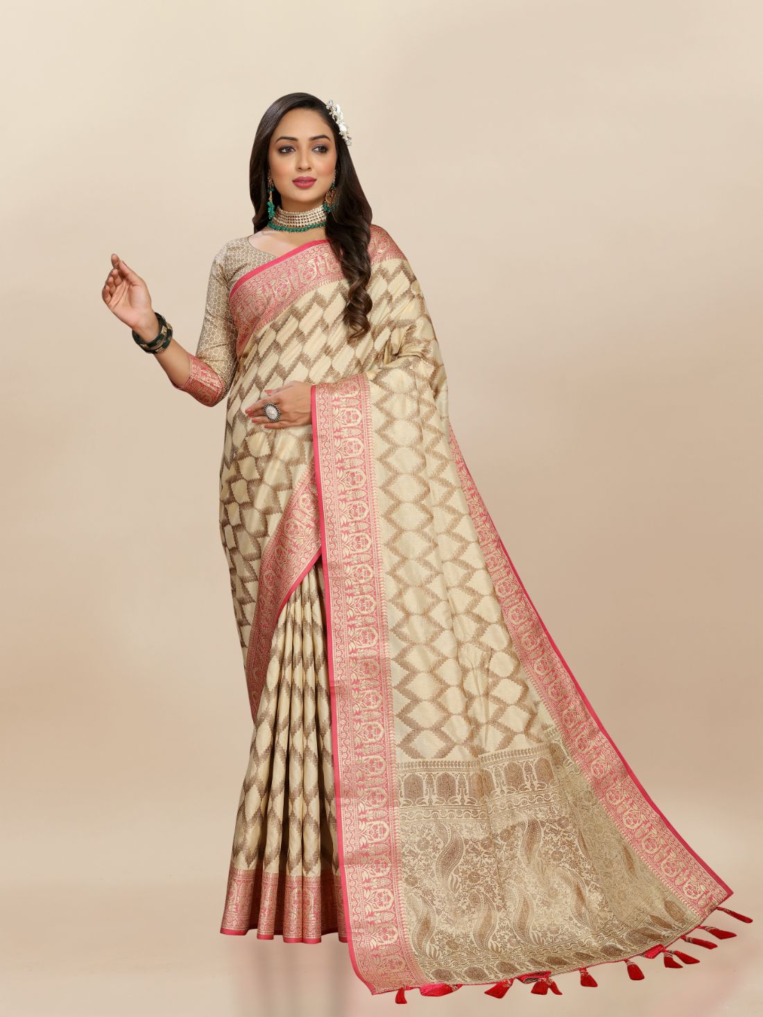 Cream Color Soft katan silk saree with copper zari weawing design and Rich Zari weawing Pallu with Unstiched Blouse piece.