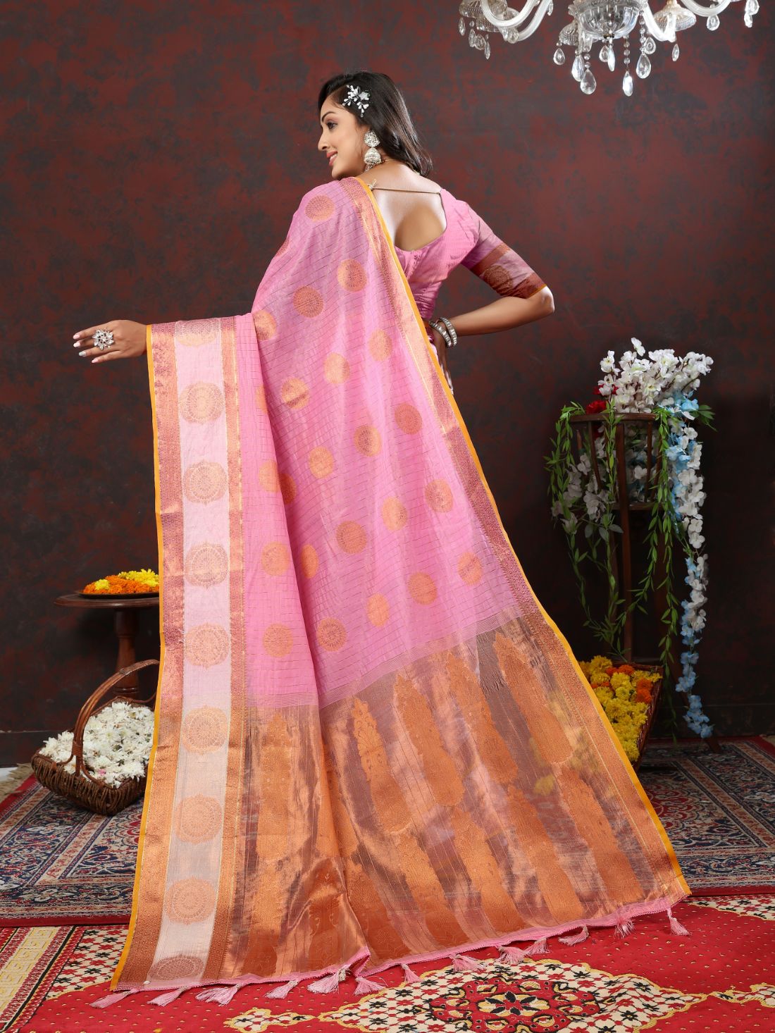 Pink Soft Cotton Silk Saree With Zari Weawing Design And Rich Zari Weawing Pallu With Contrast Border & Tessels Attach In Pallu With Unstiched Blouse Pieces.
