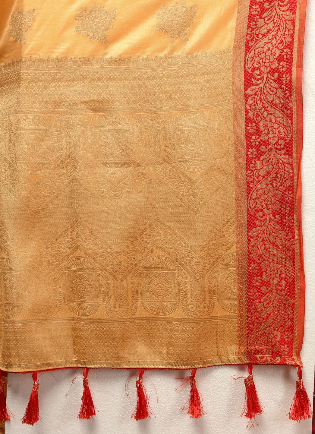 Orange Soft Cotton Silk Saree with Zari Weawing Design and Rich Zari Weawing Pallu with Contrast Border & Tessels attach in Pallu with Unstiched Blouse Pieces.