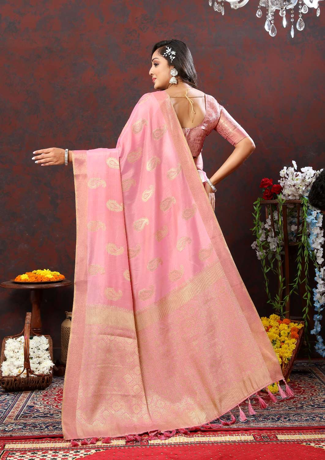 Pink Soft Cotton Silk Saree With Zari Weawing Design And Rich Zari Weawing Pallu With Contrast Border & Tessels Attach In Pallu With Unstiched Blouse Pieces.