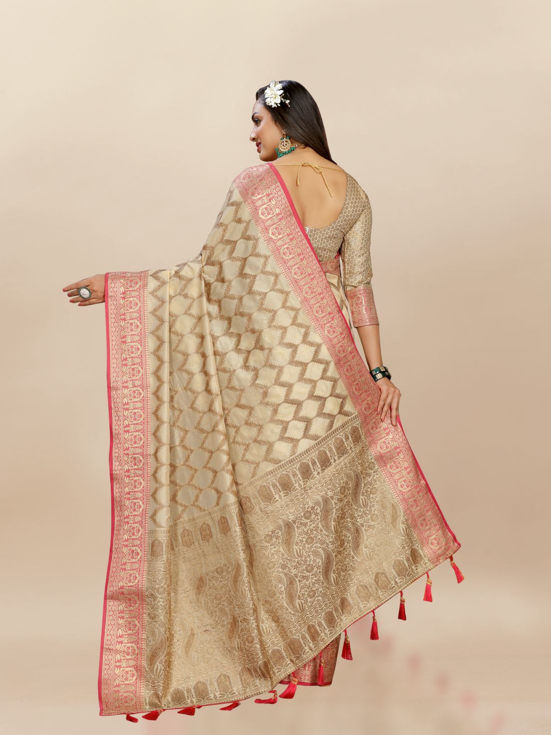 Cream Color Soft katan silk saree with copper zari weawing design and Rich Zari weawing Pallu with Unstiched Blouse piece.