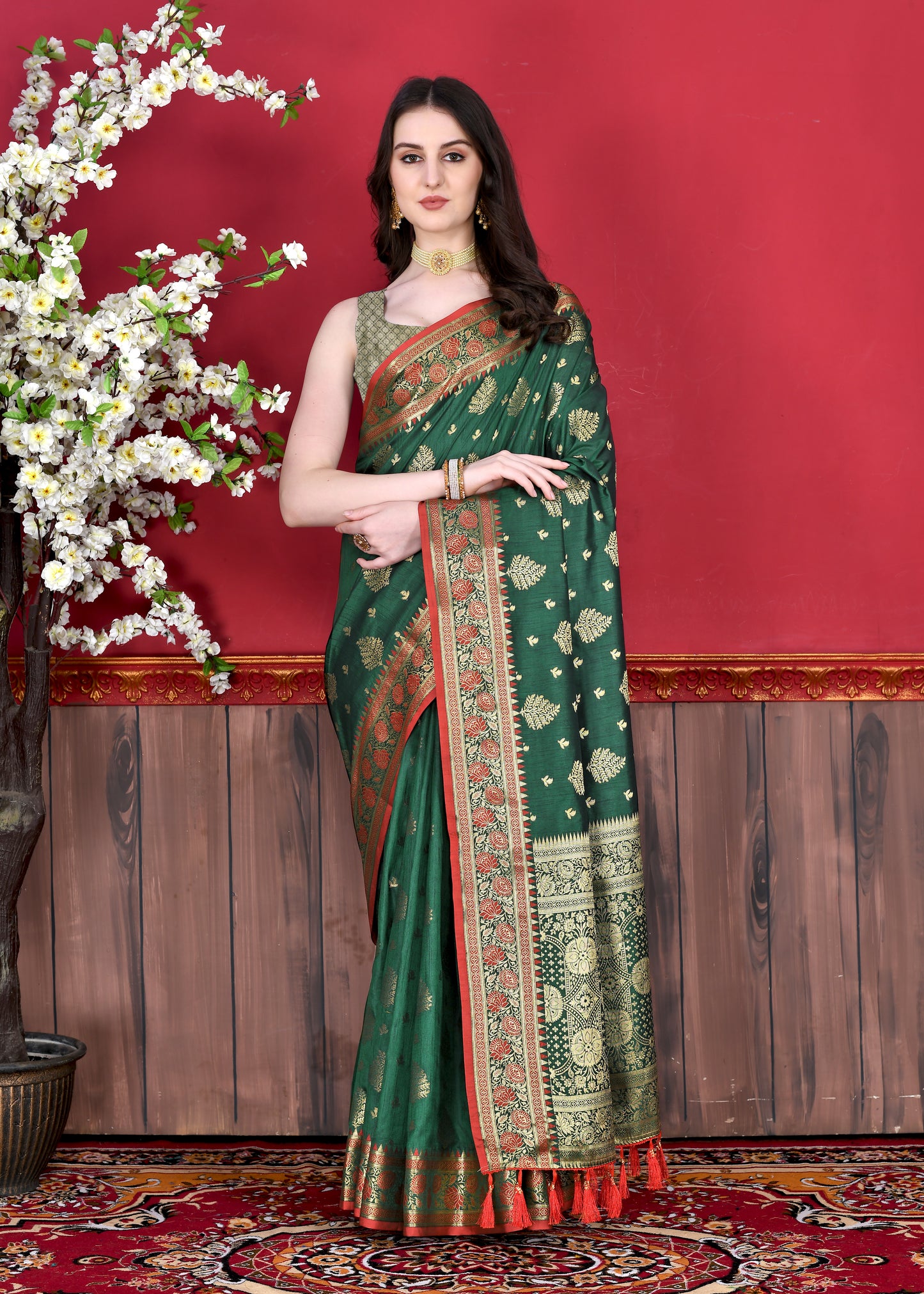 Dark Green Color Exclusive Soft Silk Zari Woven Work With Rich Pallu and Contrast Border With Tessels Women's Saree with Unstiched Blouse Pieces.