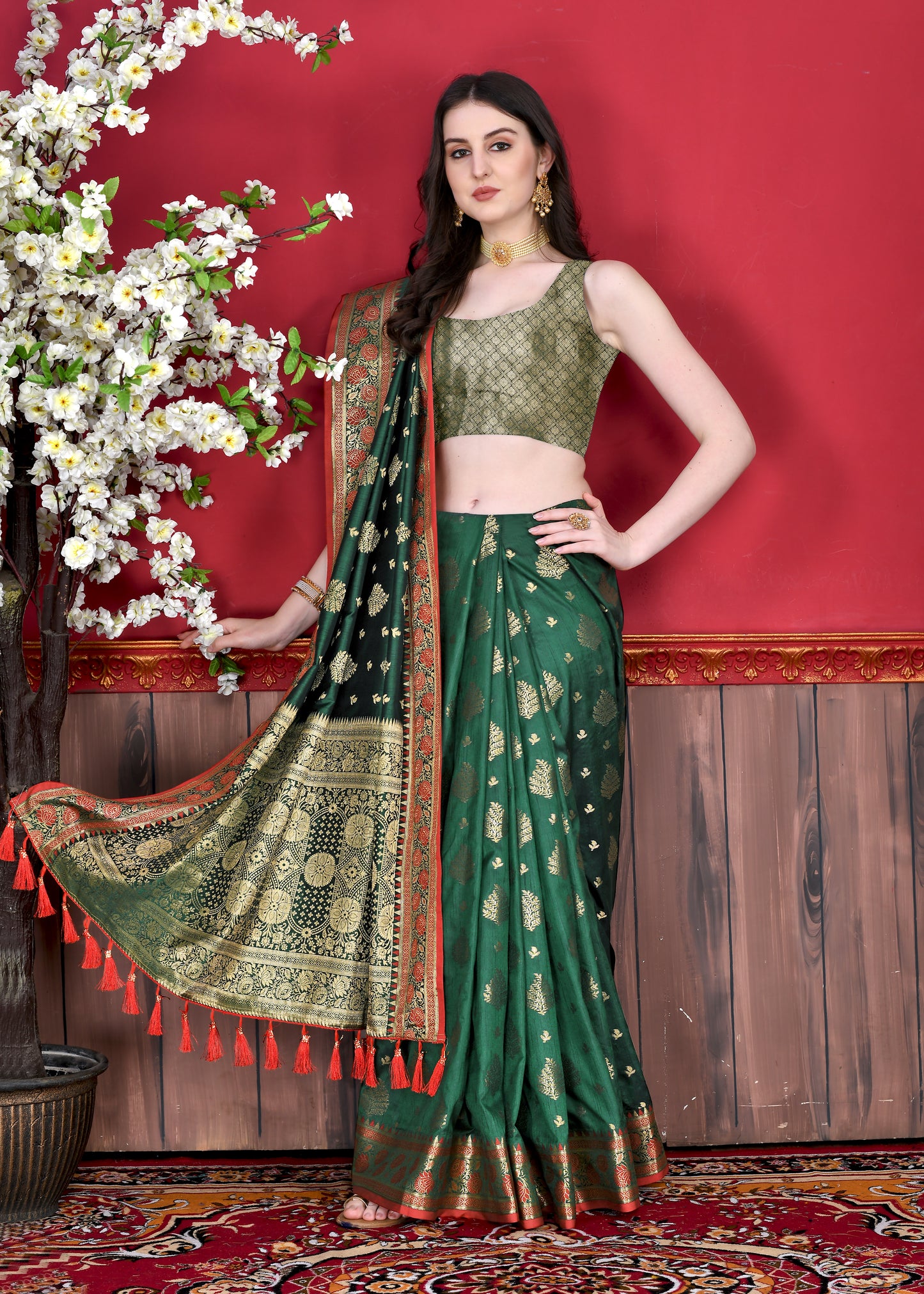 Dark Green Color Exclusive Soft Silk Zari Woven Work With Rich Pallu and Contrast Border With Tessels Women's Saree with Unstiched Blouse Pieces.