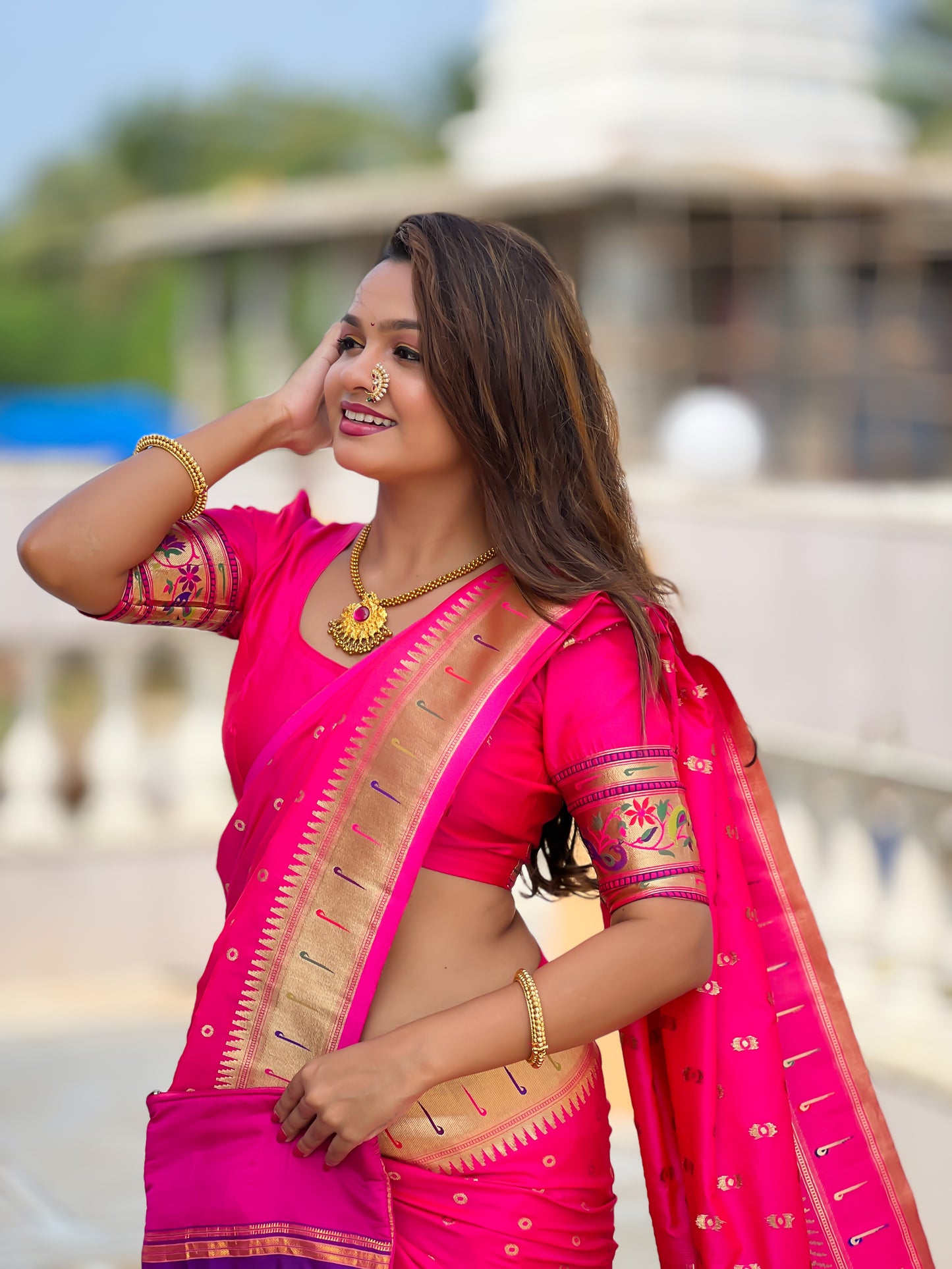 Twirling Dark Pink Paithani Silk Saree With Enrich Silk Blouse Piece