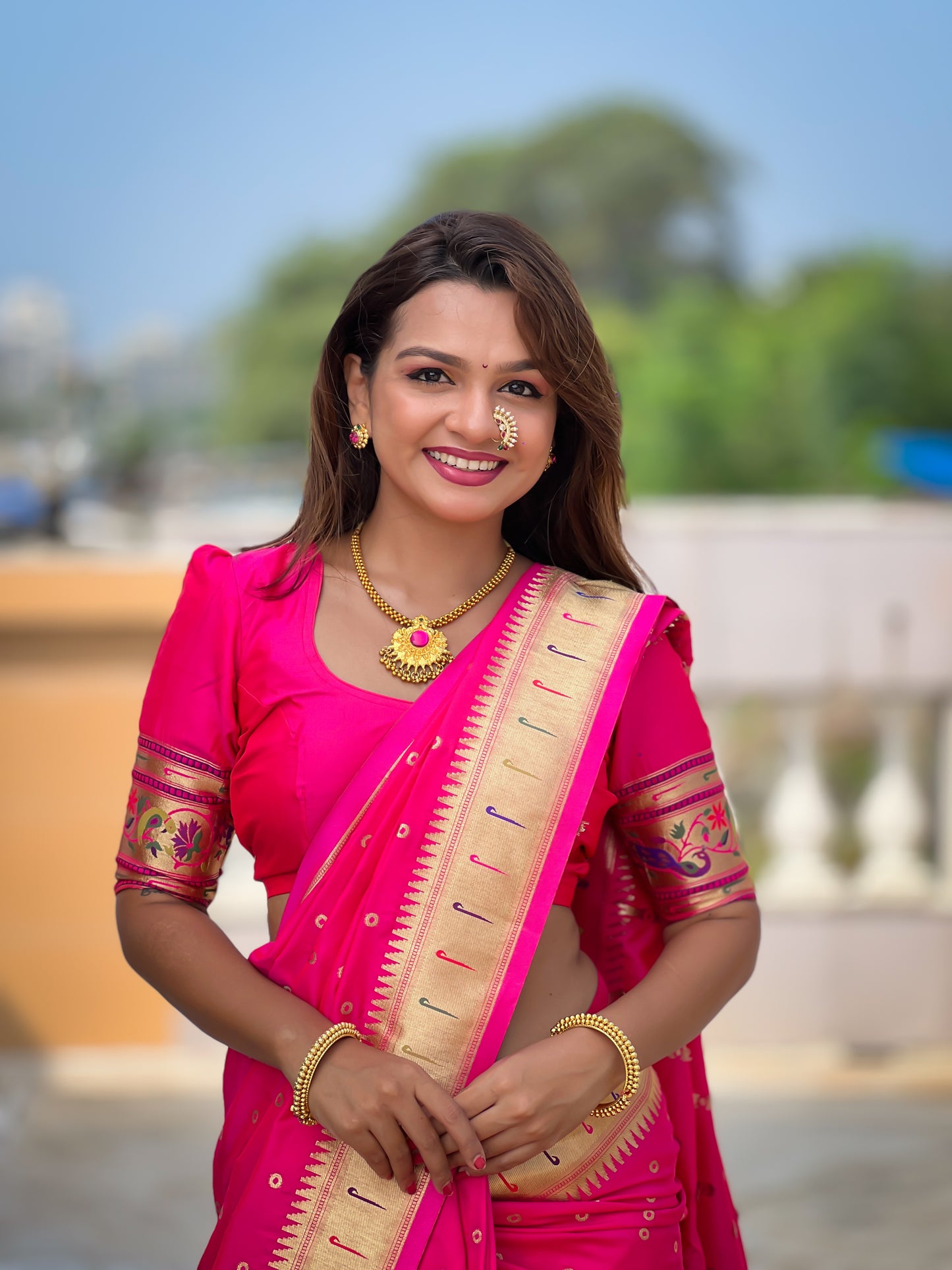 Twirling Dark Pink Paithani Silk Saree With Enrich Silk Blouse Piece