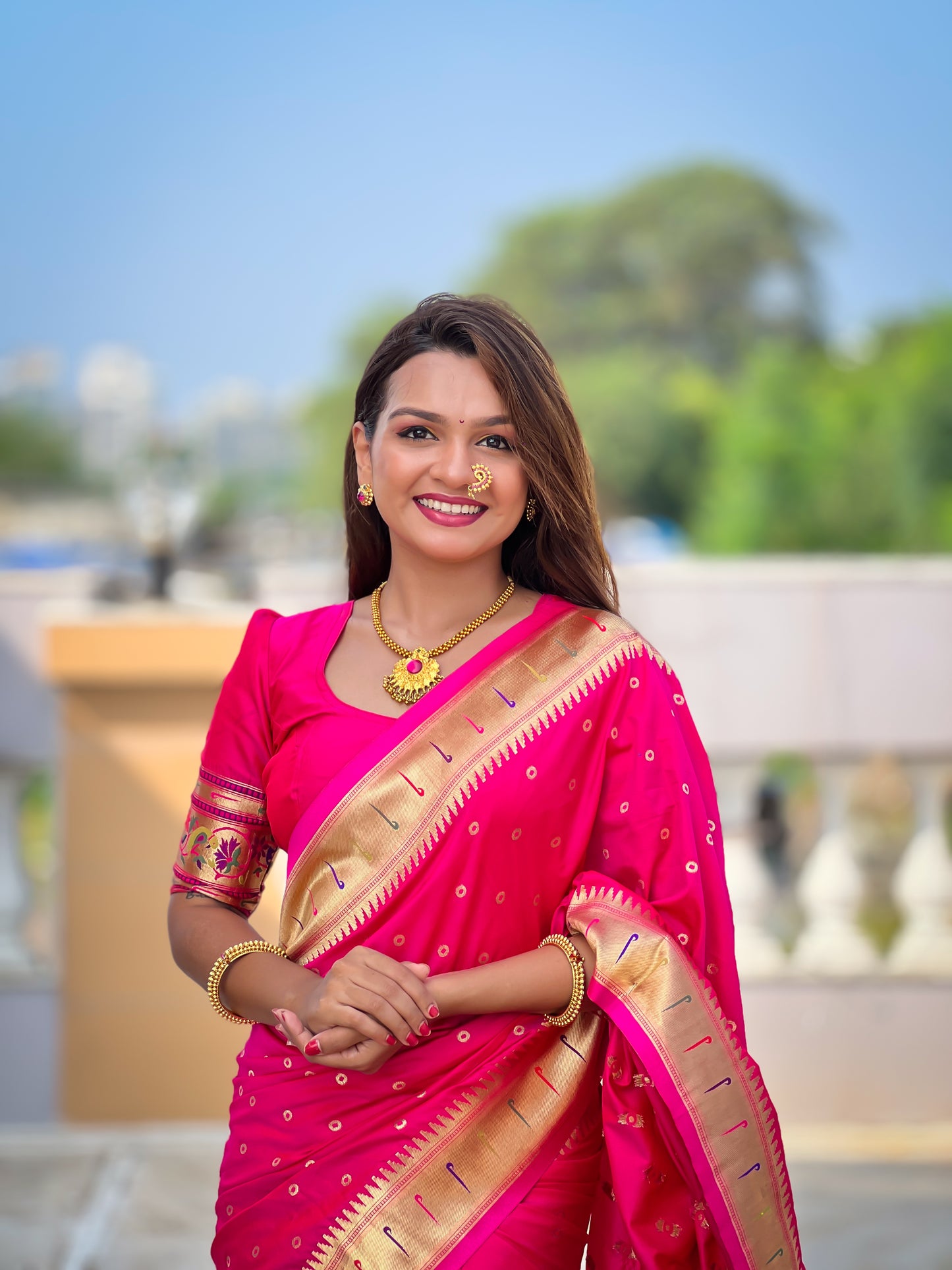 Twirling Dark Pink Paithani Silk Saree With Enrich Silk Blouse Piece