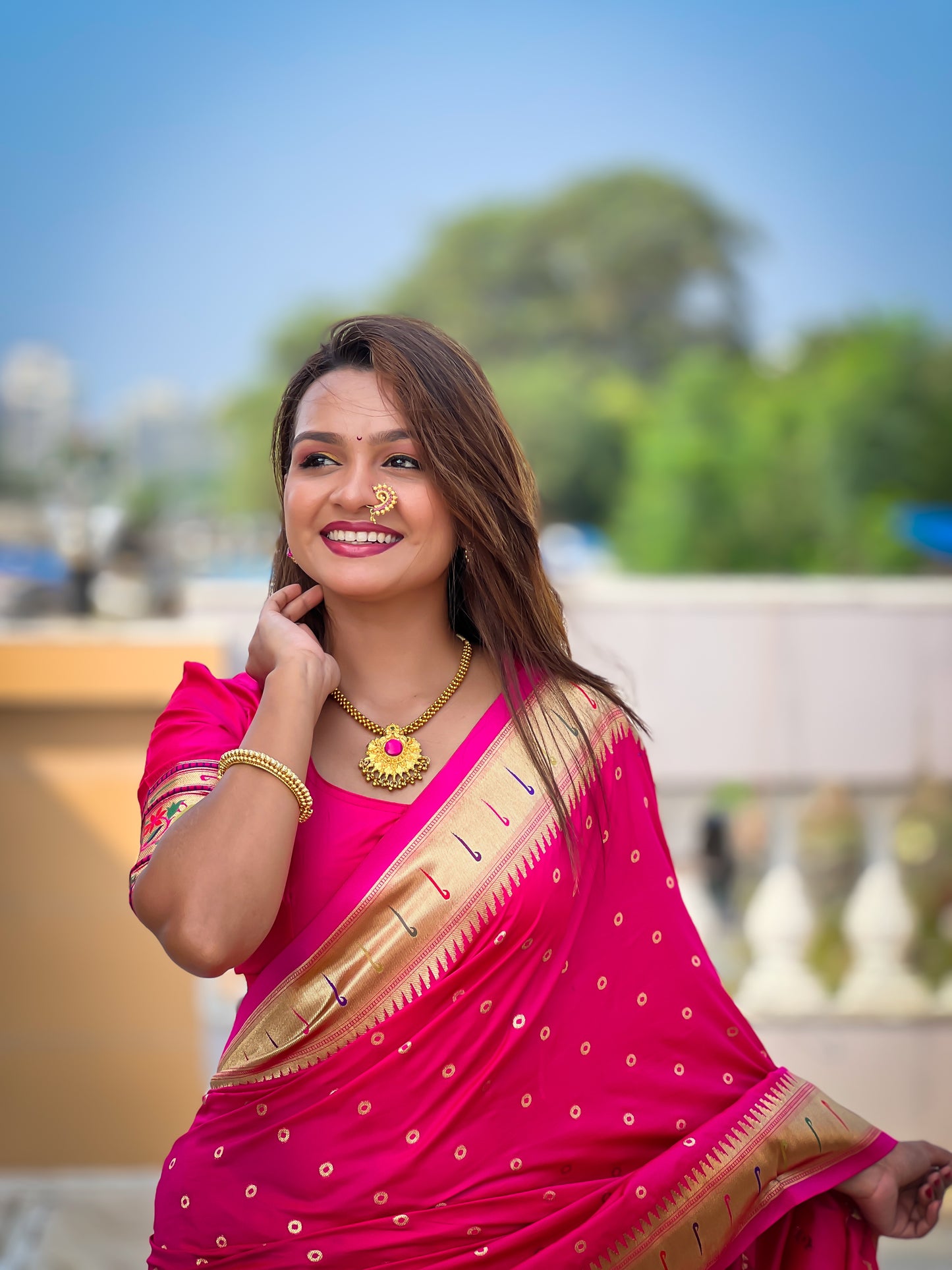 Twirling Dark Pink Paithani Silk Saree With Enrich Silk Blouse Piece