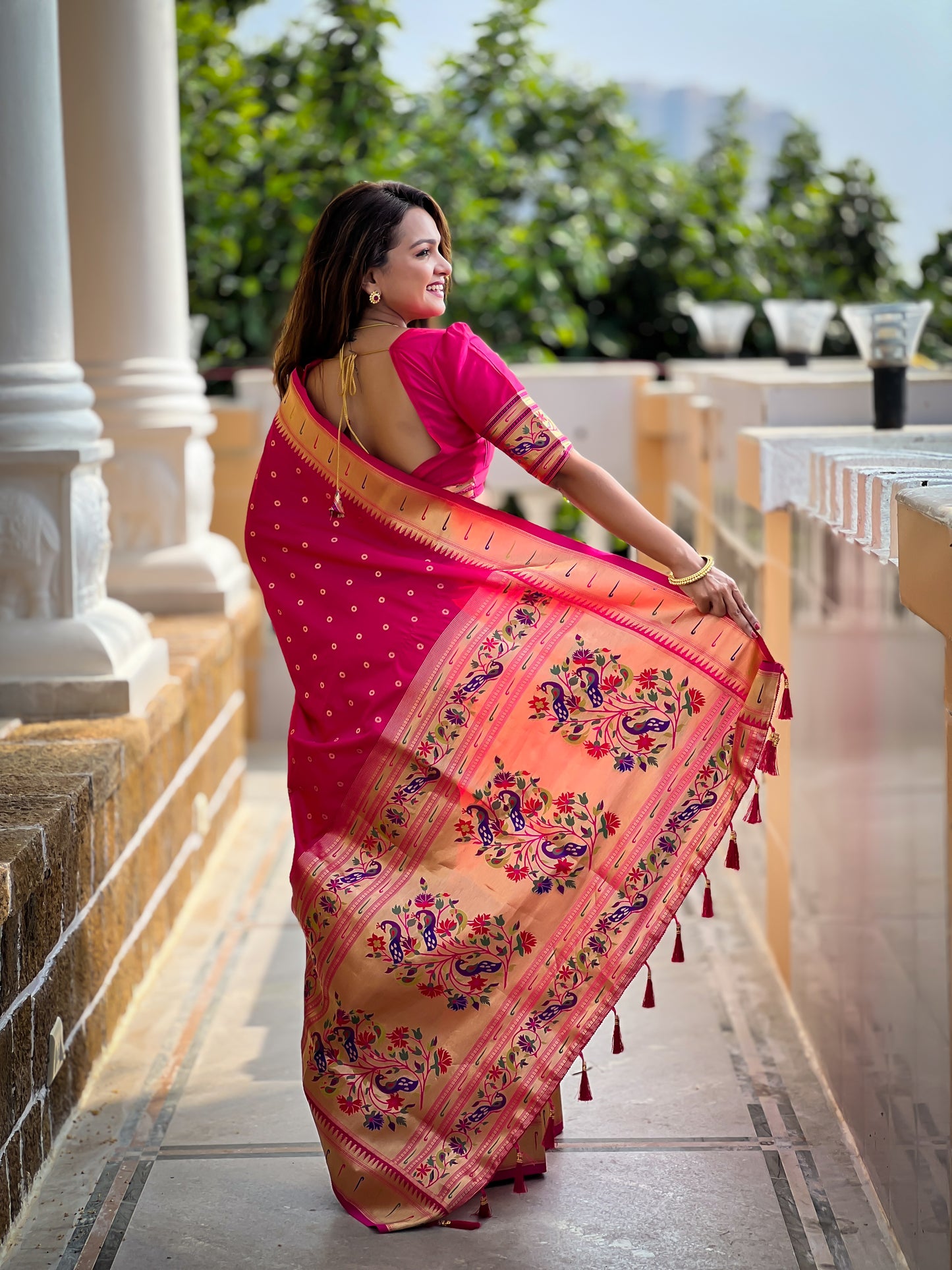 Twirling Dark Pink Paithani Silk Saree With Enrich Silk Blouse Piece