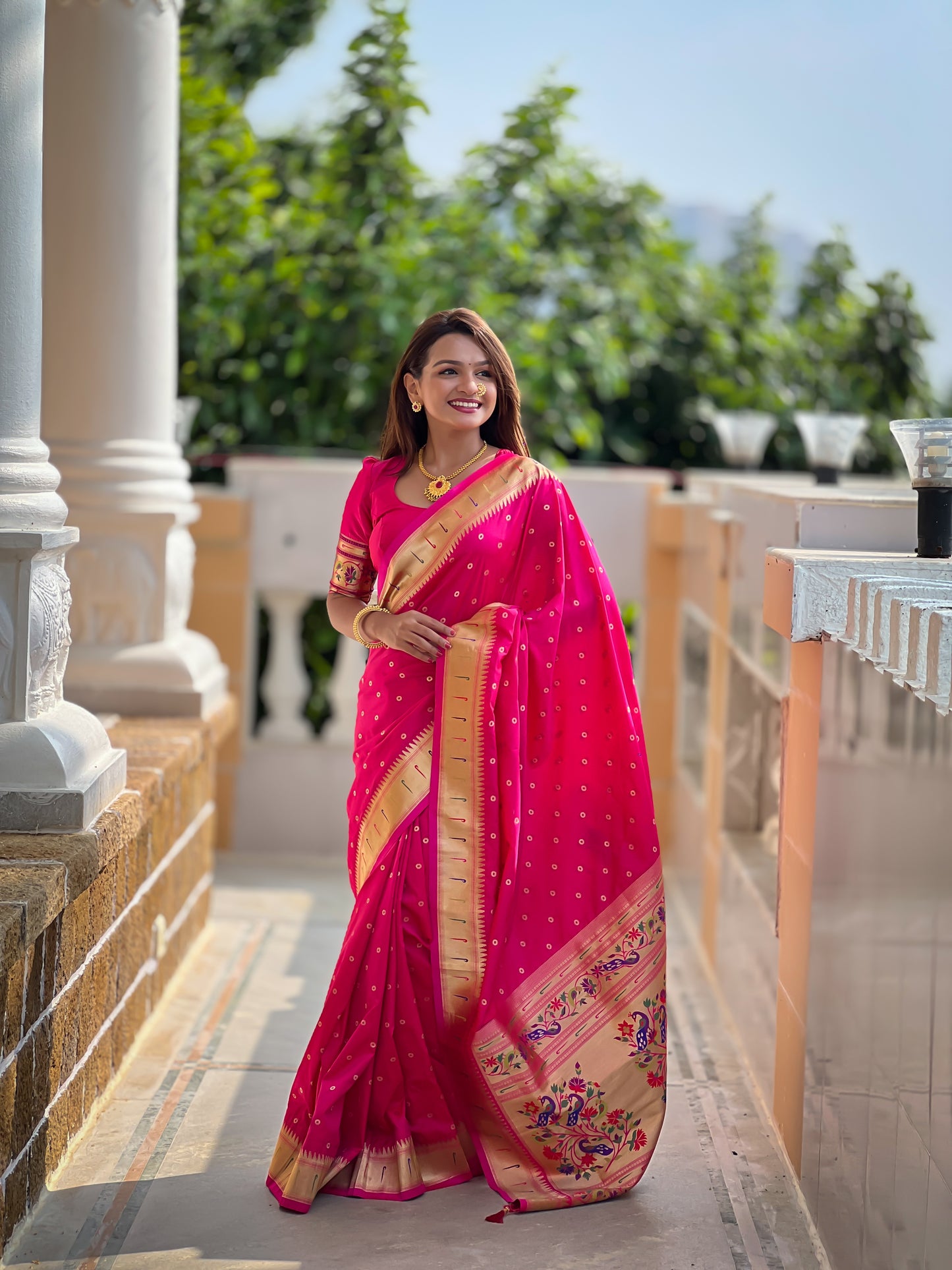 Twirling Dark Pink Paithani Silk Saree With Enrich Silk Blouse Piece