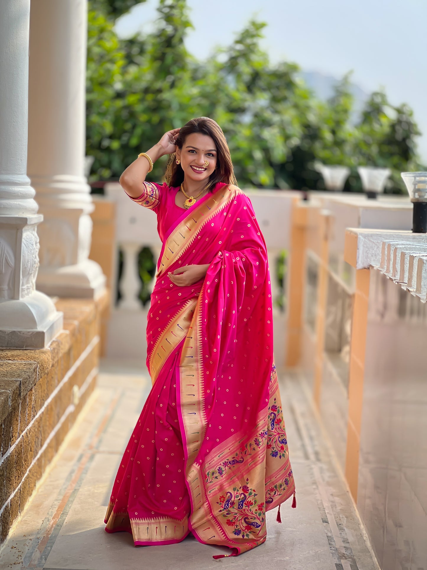 Twirling Dark Pink Paithani Silk Saree With Enrich Silk Blouse Piece