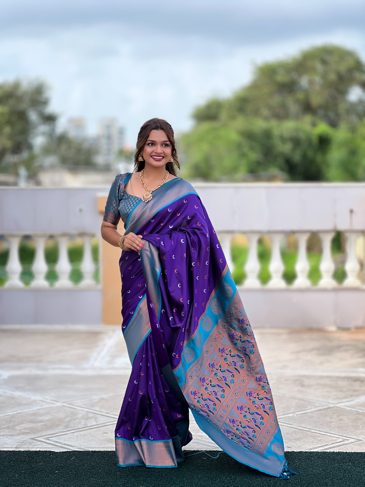 Chandrakor Traditional Paithani Saree With Contrast Running Blouse