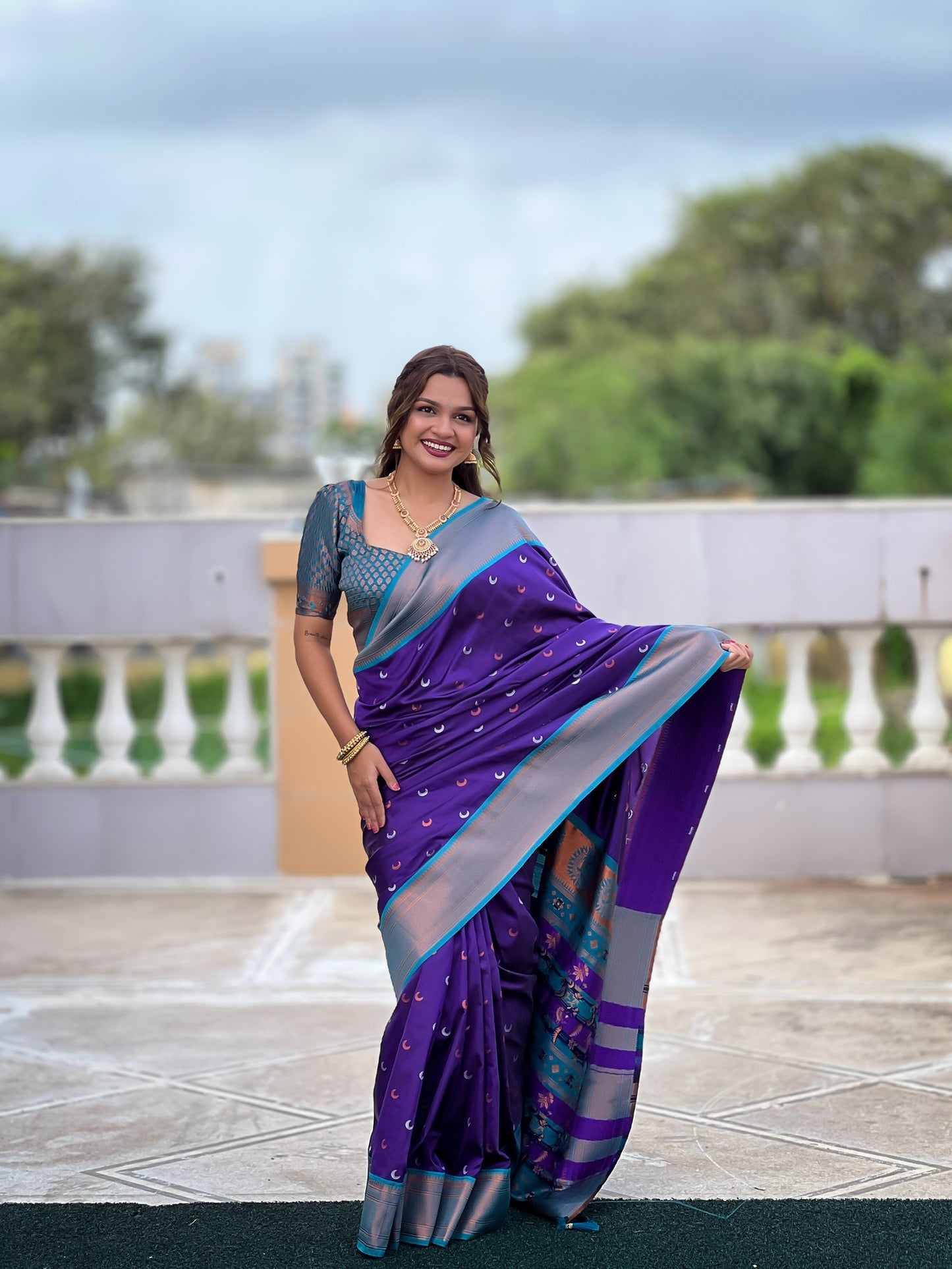 Chandrakor Traditional Paithani Saree With Contrast Running Blouse