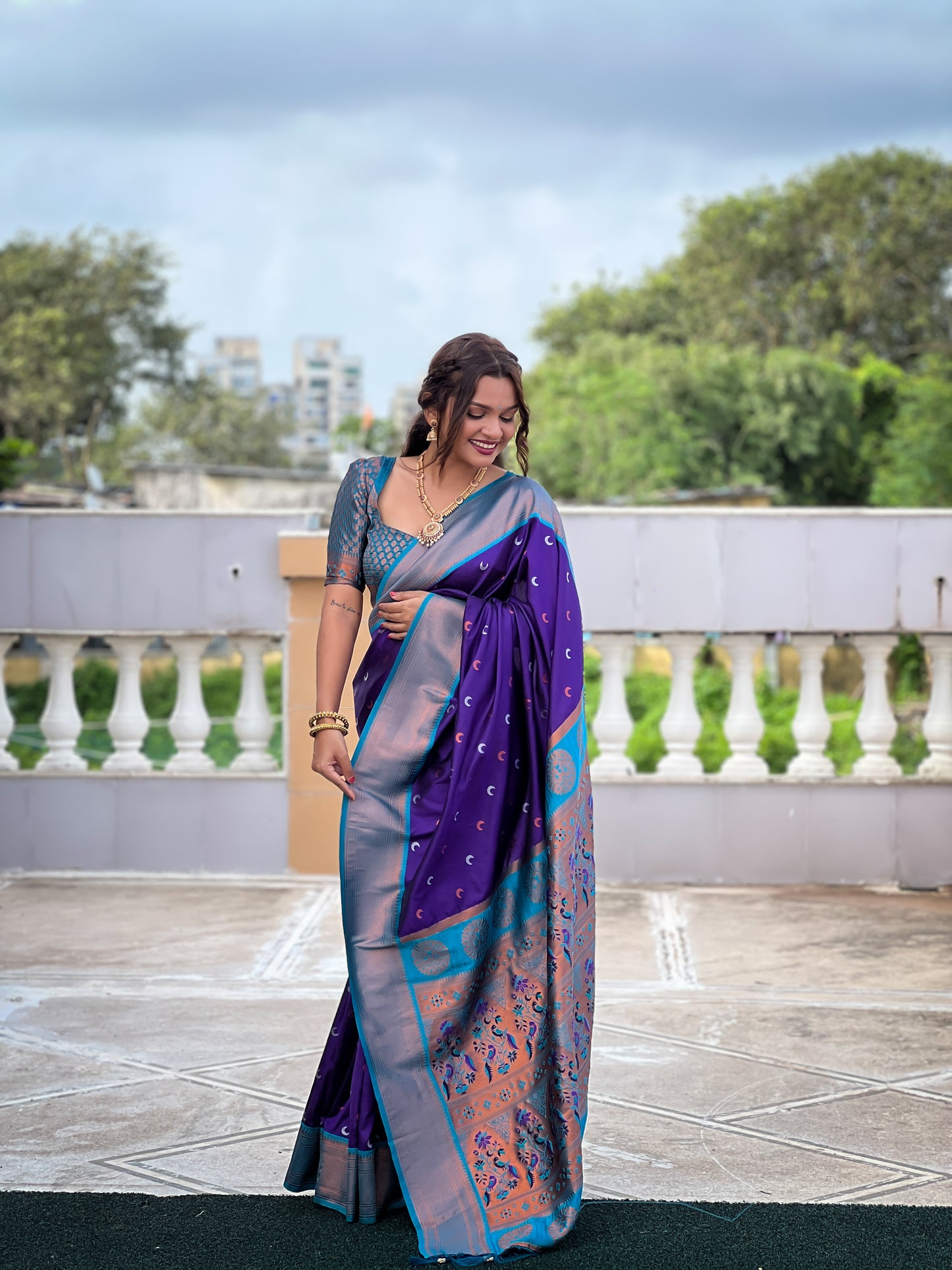 Chandrakor Traditional Paithani Saree With Contrast Running Blouse