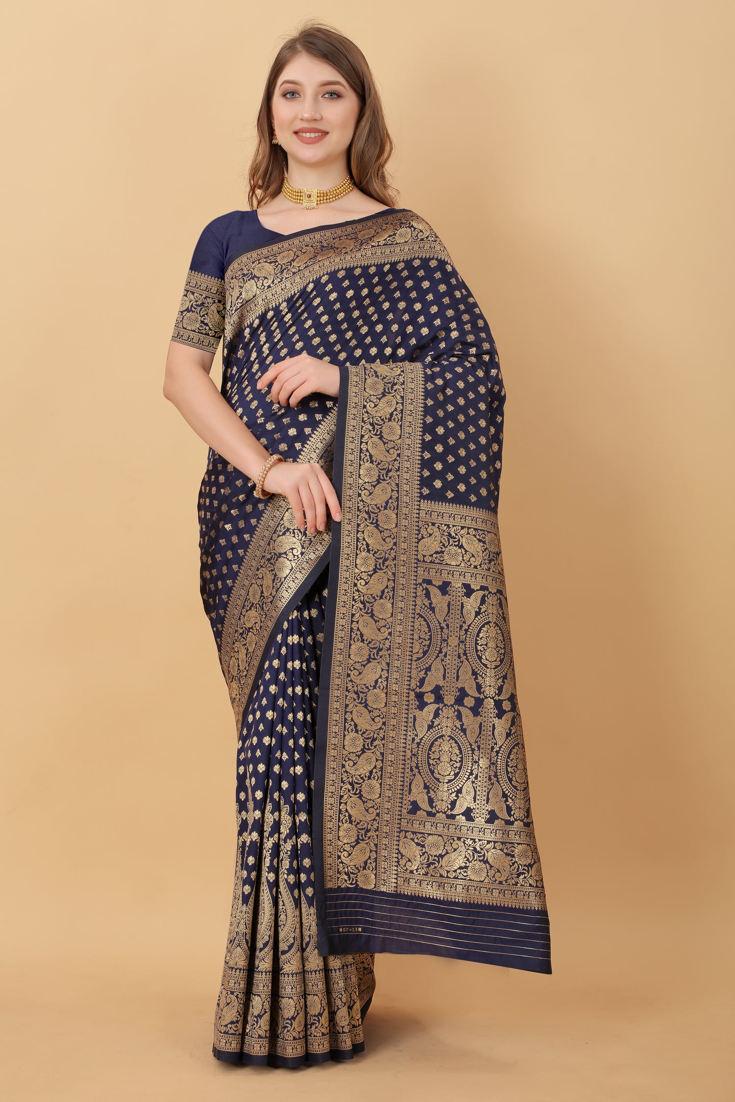 Kanjivaram Silk Saree With Rich golden Zari Wooven Pallu & Zari weawing Border With Beautiful Zari motifs weawing all over the Saree