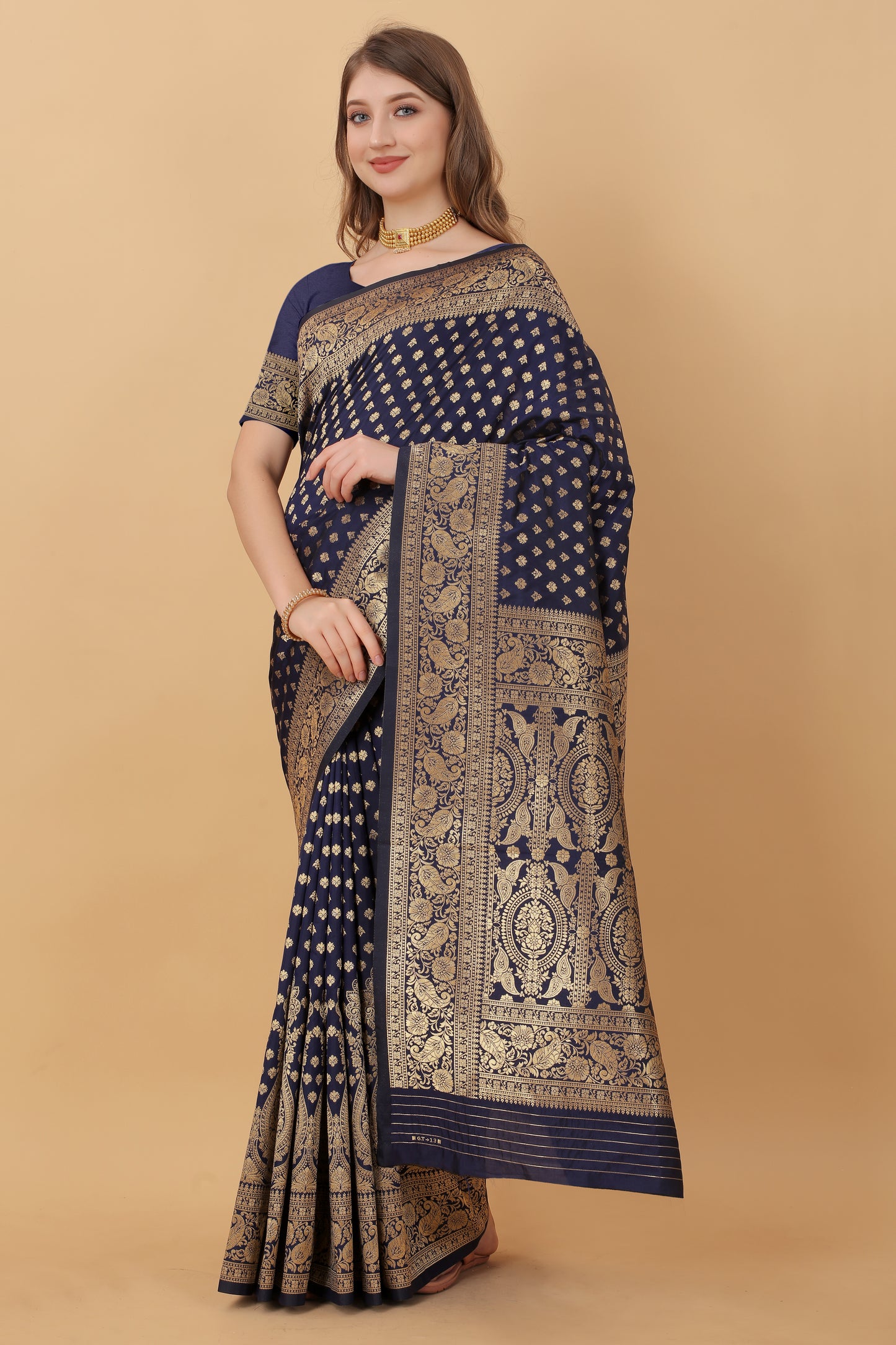 Kanjivaram Silk Saree With Rich golden Zari Wooven Pallu & Zari weawing Border With Beautiful Zari motifs weawing all over the Saree