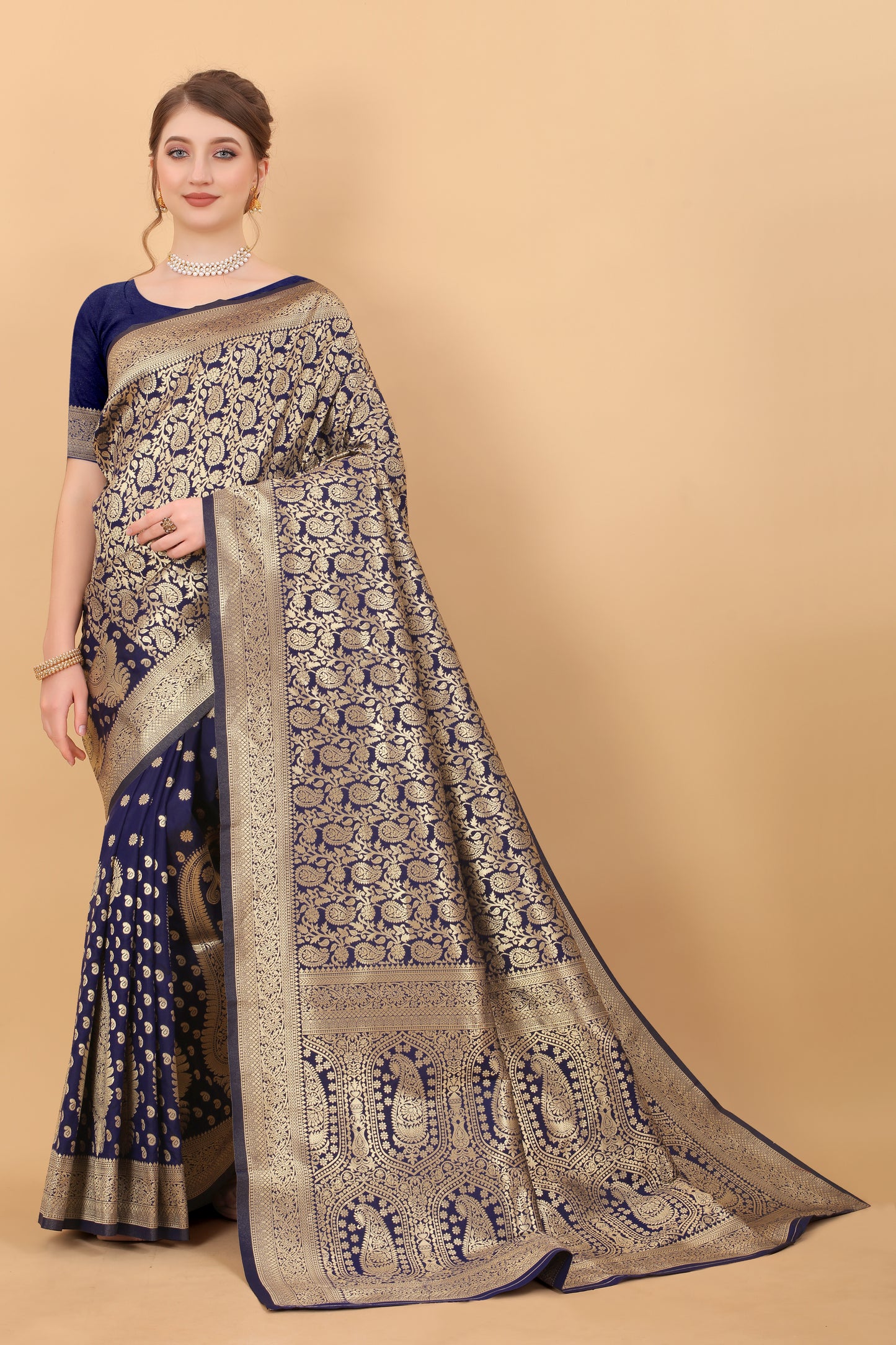 Kanjivaram Silk Saree With Rich golden Zari Wooven Pallu & Zari weawing Border With Beautiful Zari motifs weawing all over the Saree