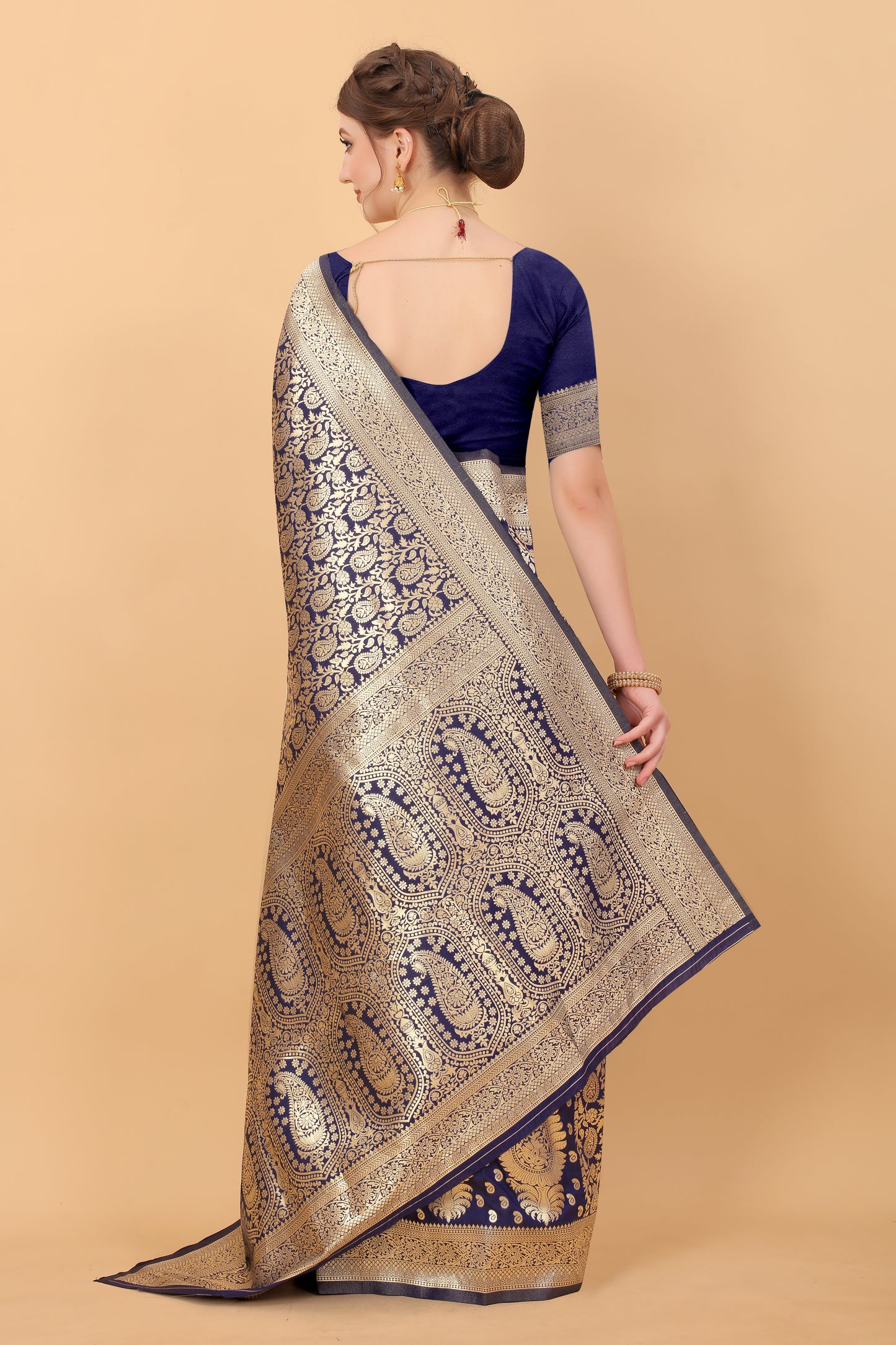 Kanjivaram Silk Saree With Rich golden Zari Wooven Pallu & Zari weawing Border With Beautiful Zari motifs weawing all over the Saree