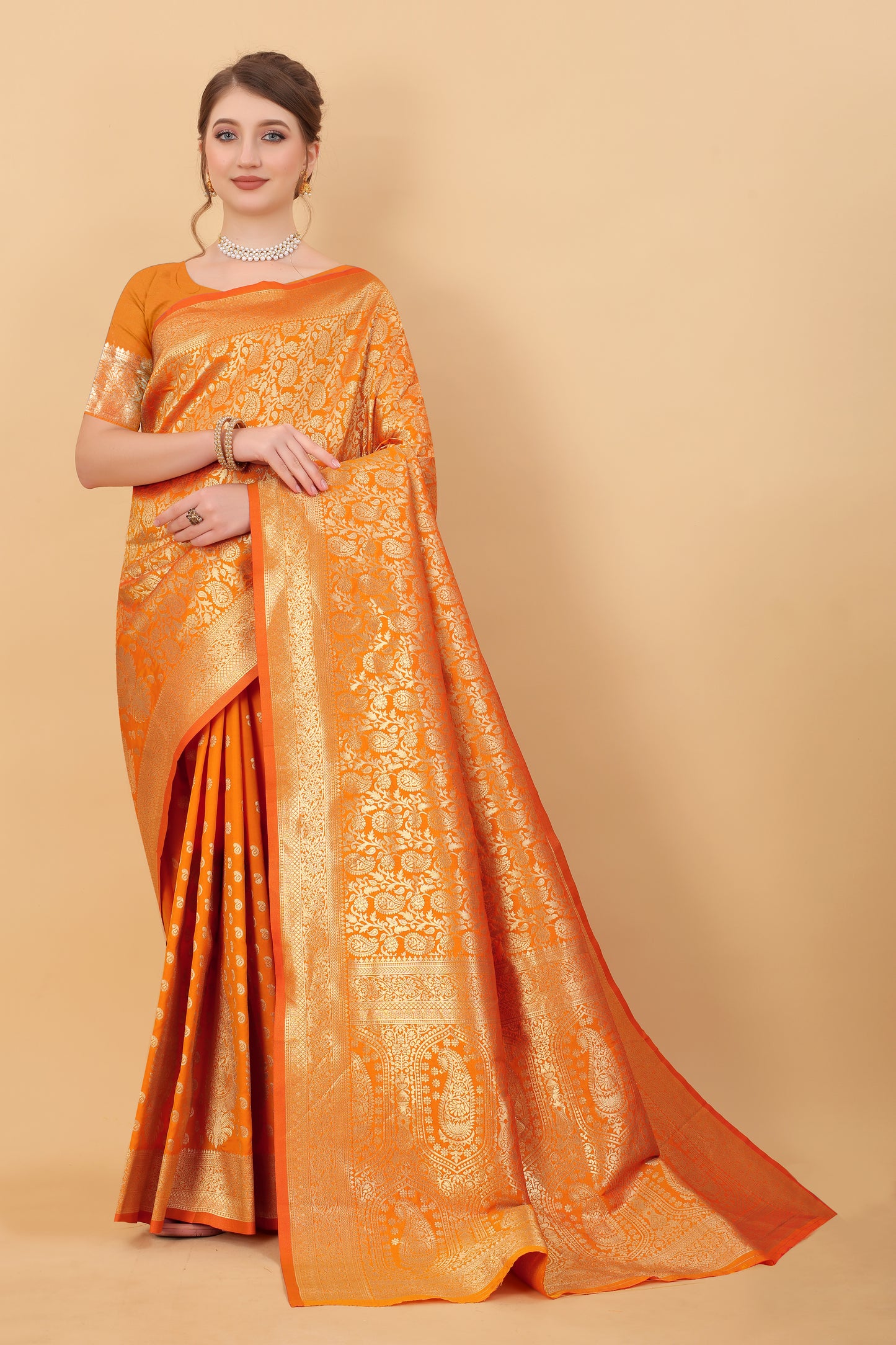 Kanjivaram Silk Saree With Rich golden Zari Wooven Pallu & Zari weawing Border With Beautiful Zari motifs weawing all over the Saree (Copy)
