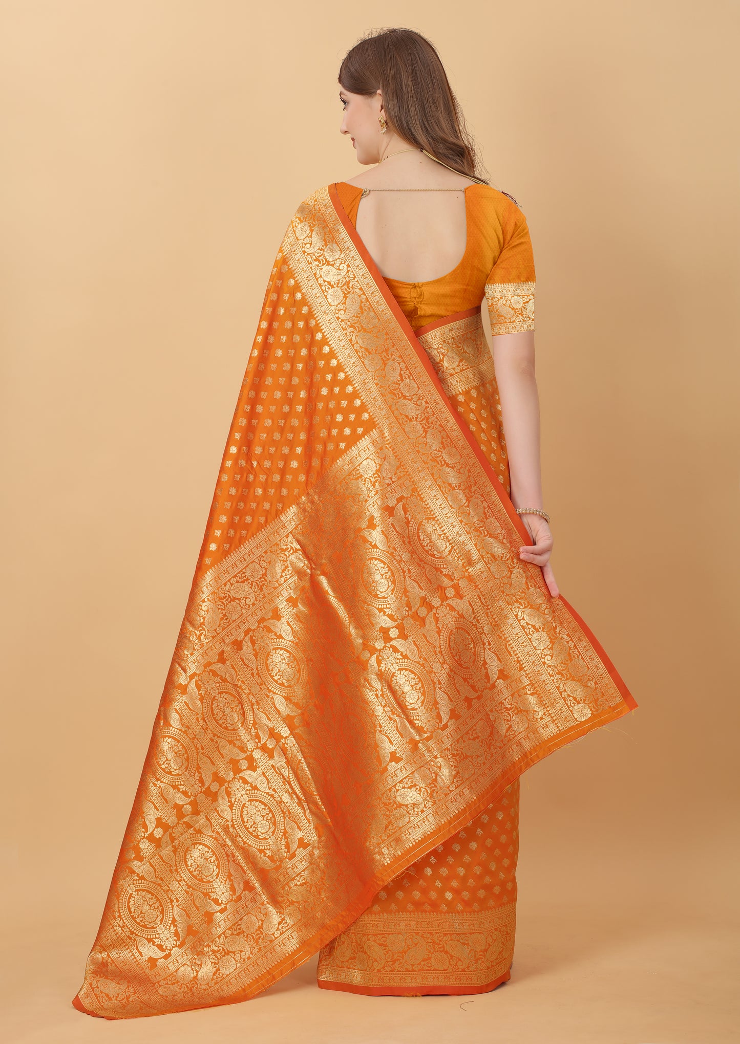 Kanjivaram Silk Saree With Rich golden Zari Wooven Pallu & Zari weawing Border With Beautiful Zari motifs weawing all over the Saree