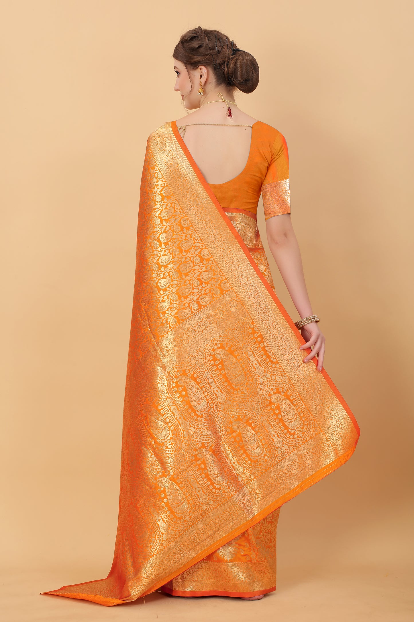 Kanjivaram Silk Saree With Rich golden Zari Wooven Pallu & Zari weawing Border With Beautiful Zari motifs weawing all over the Saree (Copy)