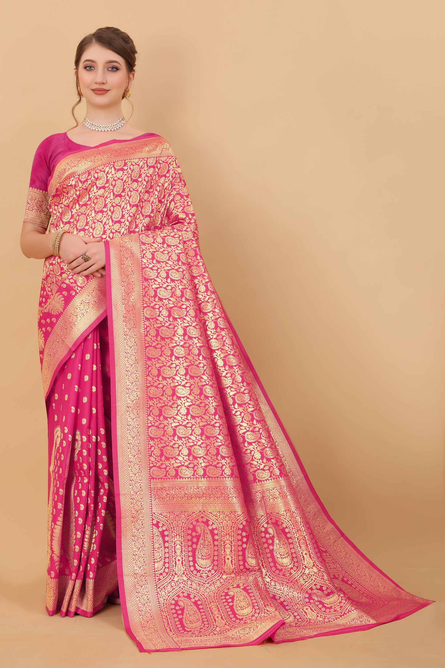 Kanjivaram Silk Saree With Rich golden Zari Wooven Pallu & Zari weawing Border With Beautiful Zari motifs weawing all over the Saree