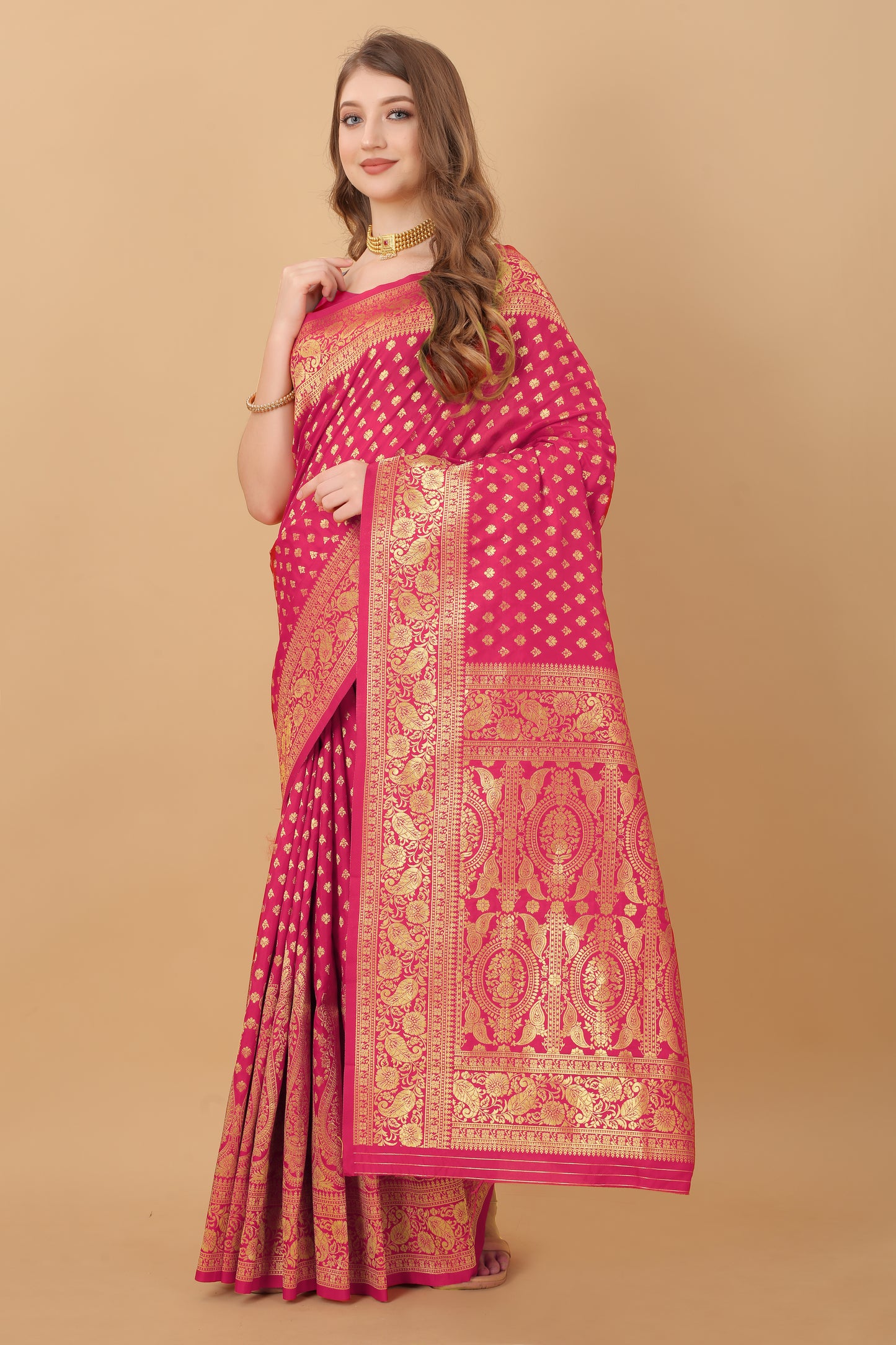 Kanjivaram Silk Saree With Rich golden Zari Wooven Pallu & Zari weawing Border With Beautiful Zari motifs weawing all over the Saree