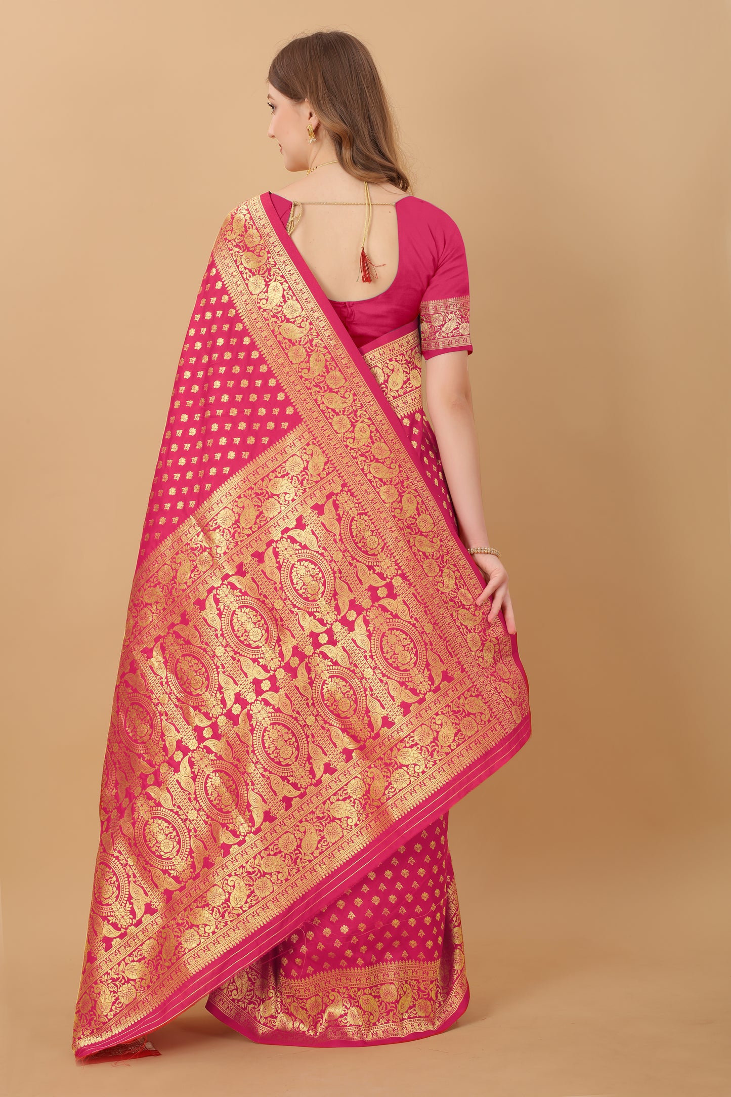 Kanjivaram Silk Saree With Rich golden Zari Wooven Pallu & Zari weawing Border With Beautiful Zari motifs weawing all over the Saree