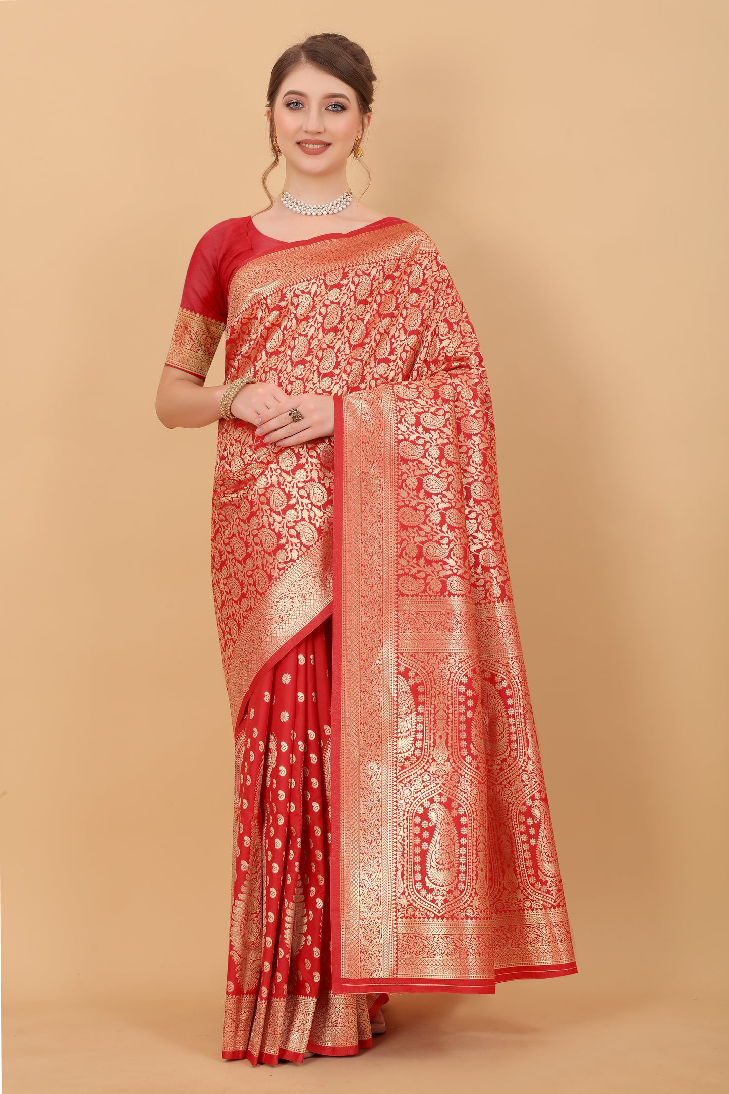 Kanjivaram Silk Saree With Rich golden Zari Wooven Pallu & Zari weawing Border With Beautiful Zari motifs weawing all over the Saree